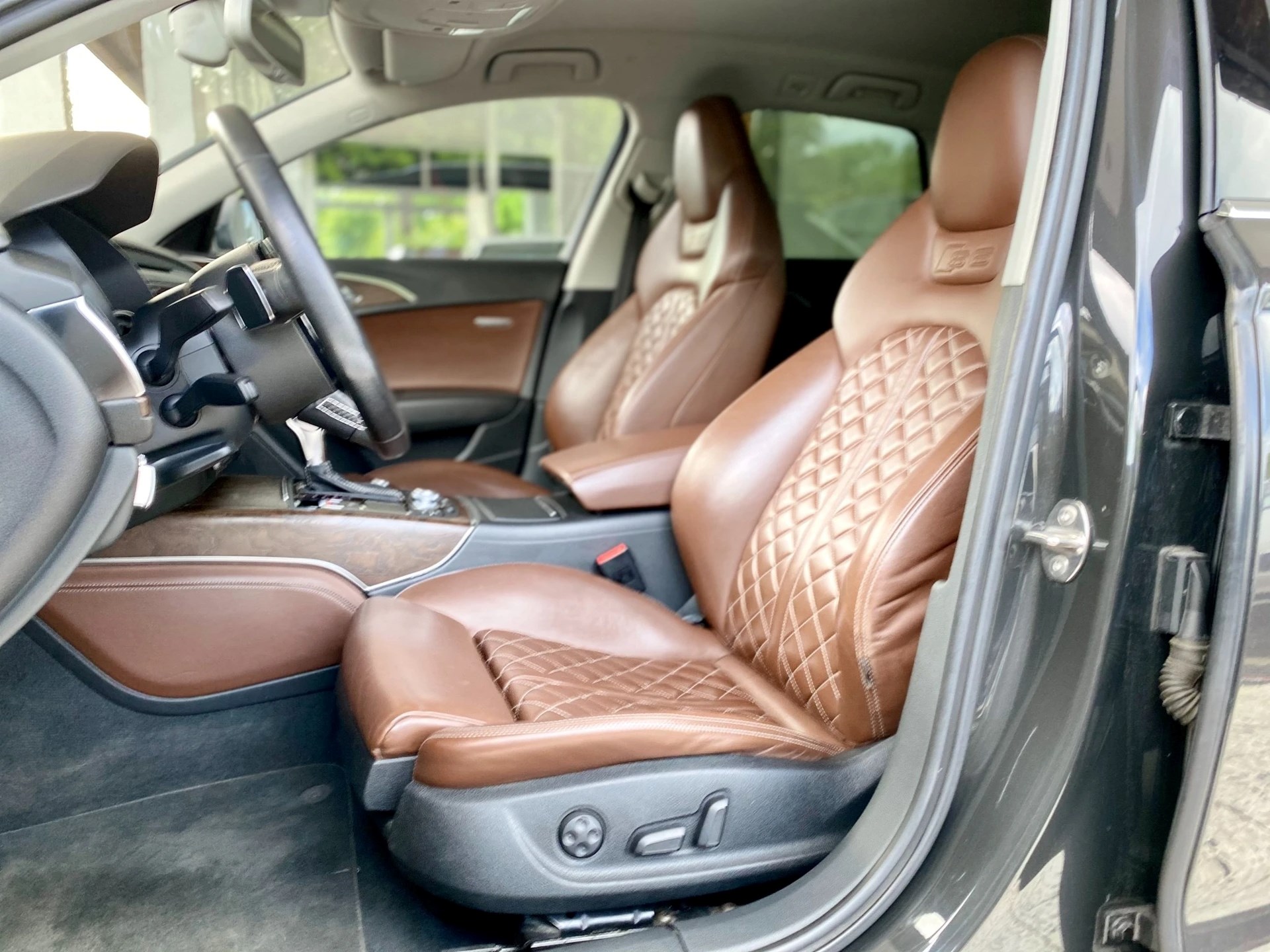AUDI S6 4.0 TFSI V8 quattro S-tronic-image-13