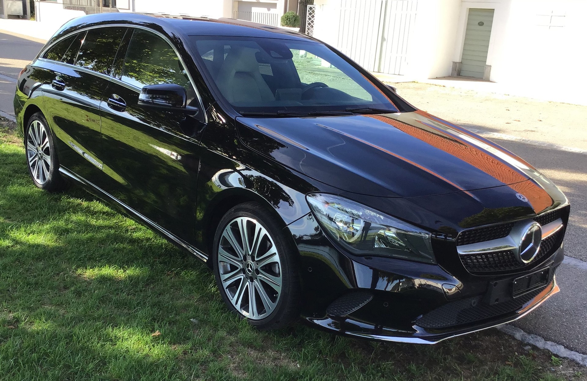 MERCEDES-BENZ CLA 220 D SB 7G-DCT Urban-image-5