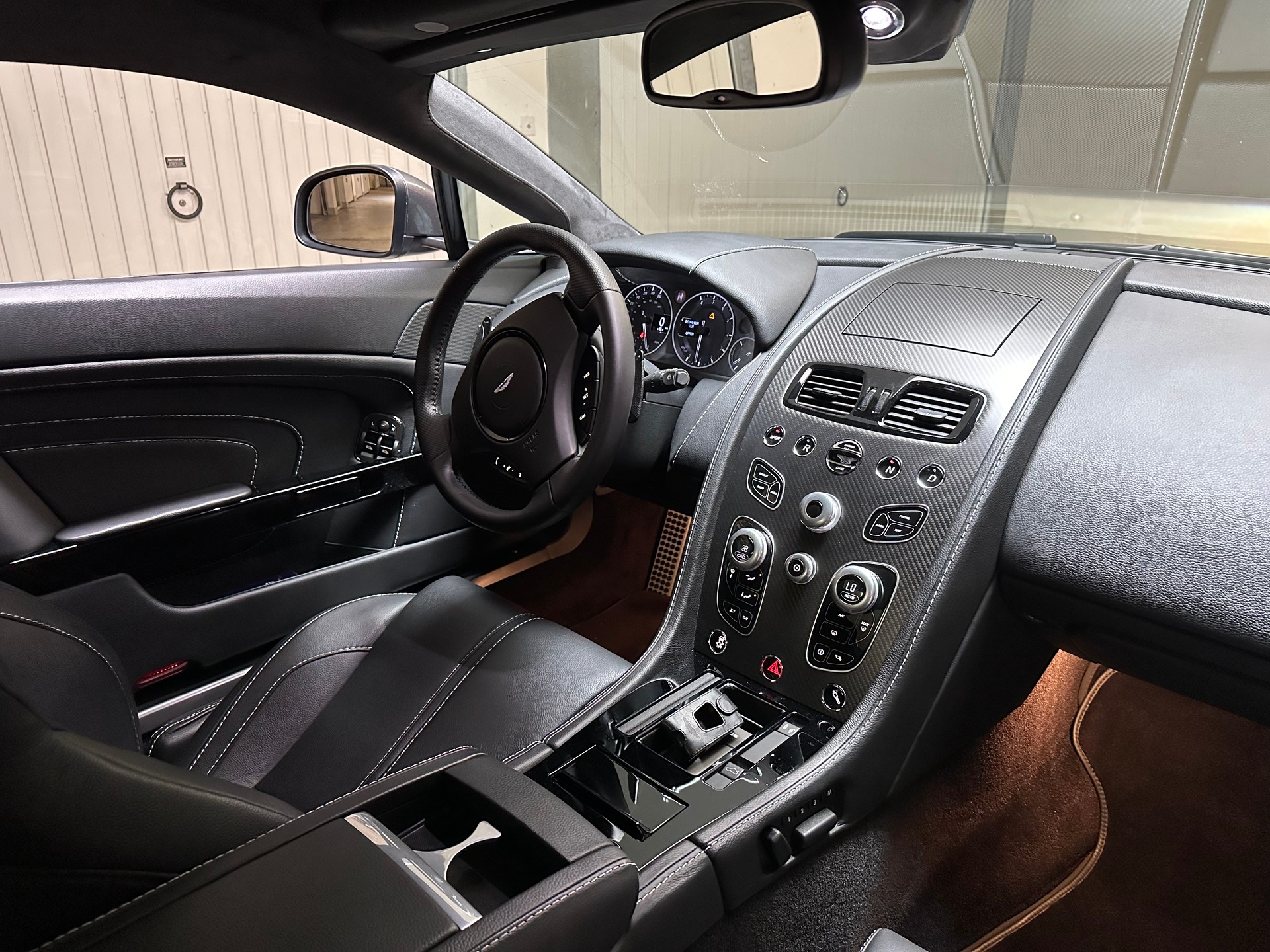 ASTON MARTIN V12 Vantage Coupé 6.0 S Sportshift-image-6