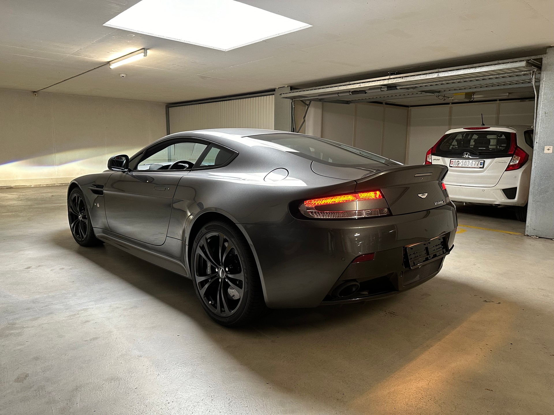 ASTON MARTIN V12 Vantage Coupé 6.0 S Sportshift-image-2