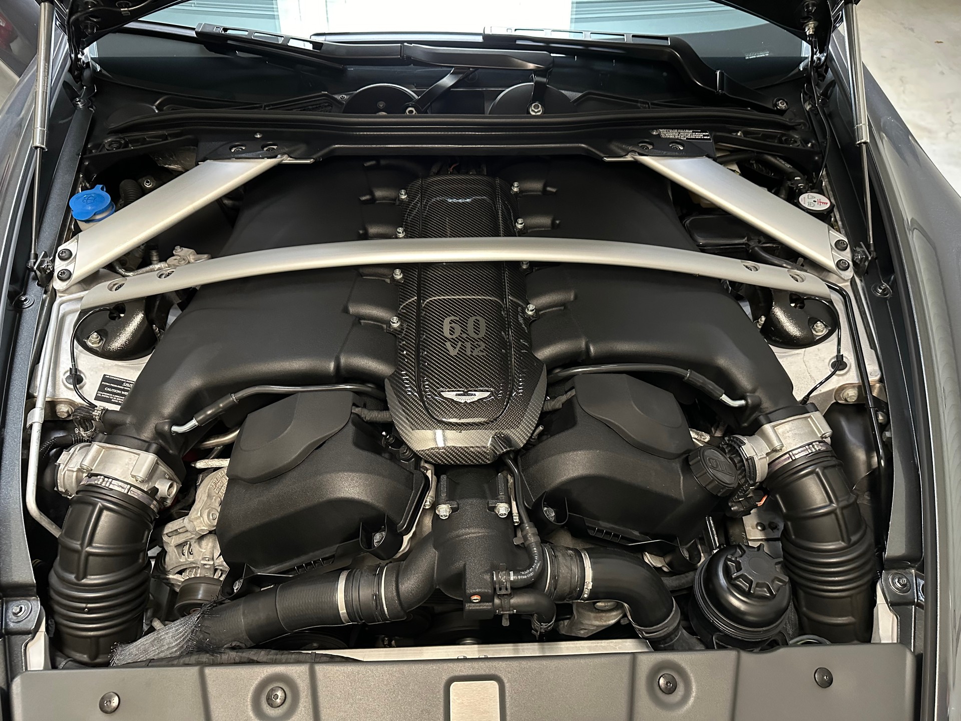 ASTON MARTIN V12 Vantage Coupé 6.0 S Sportshift-image-10