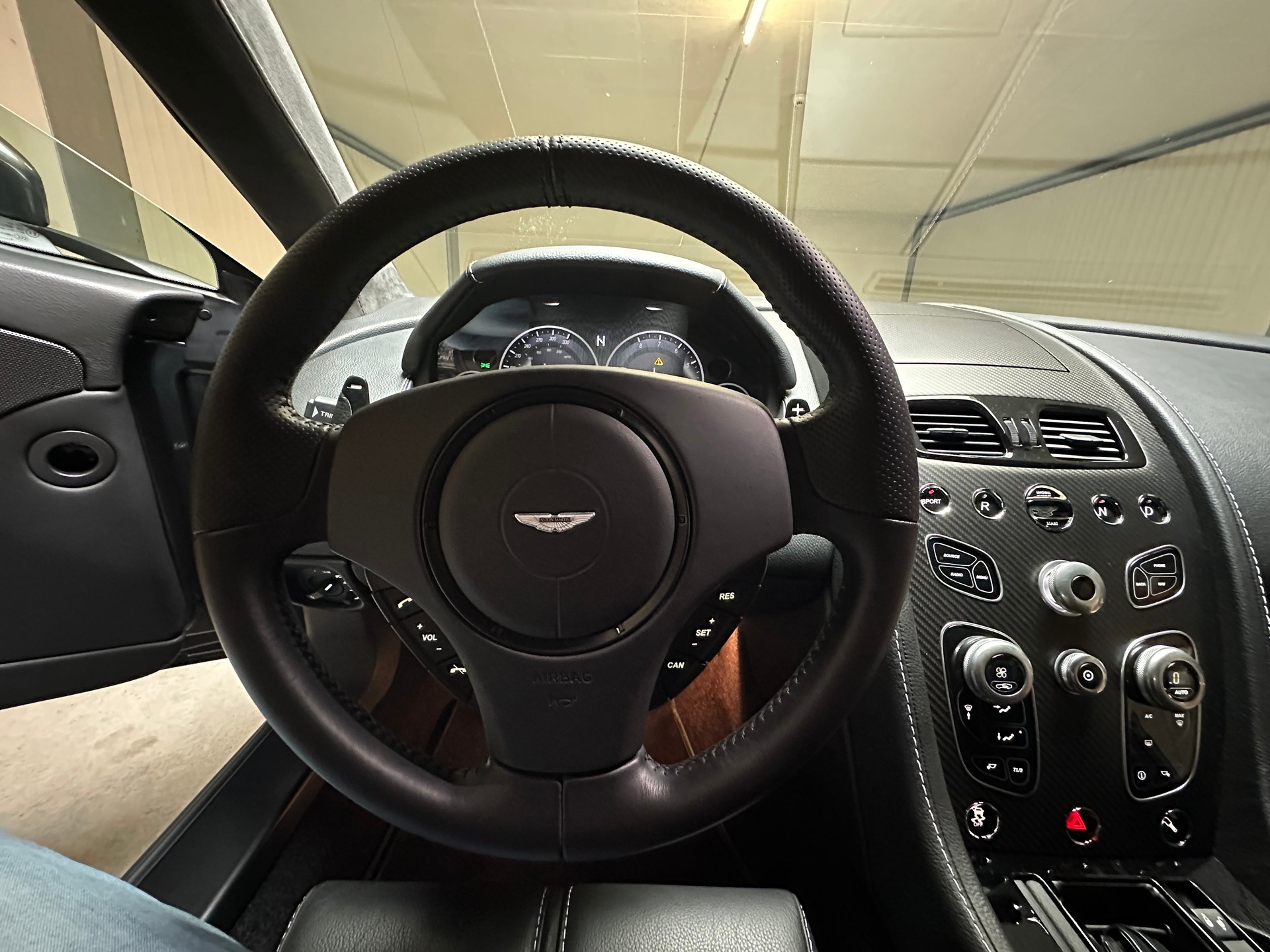 ASTON MARTIN V12 Vantage Coupé 6.0 S Sportshift-image-8