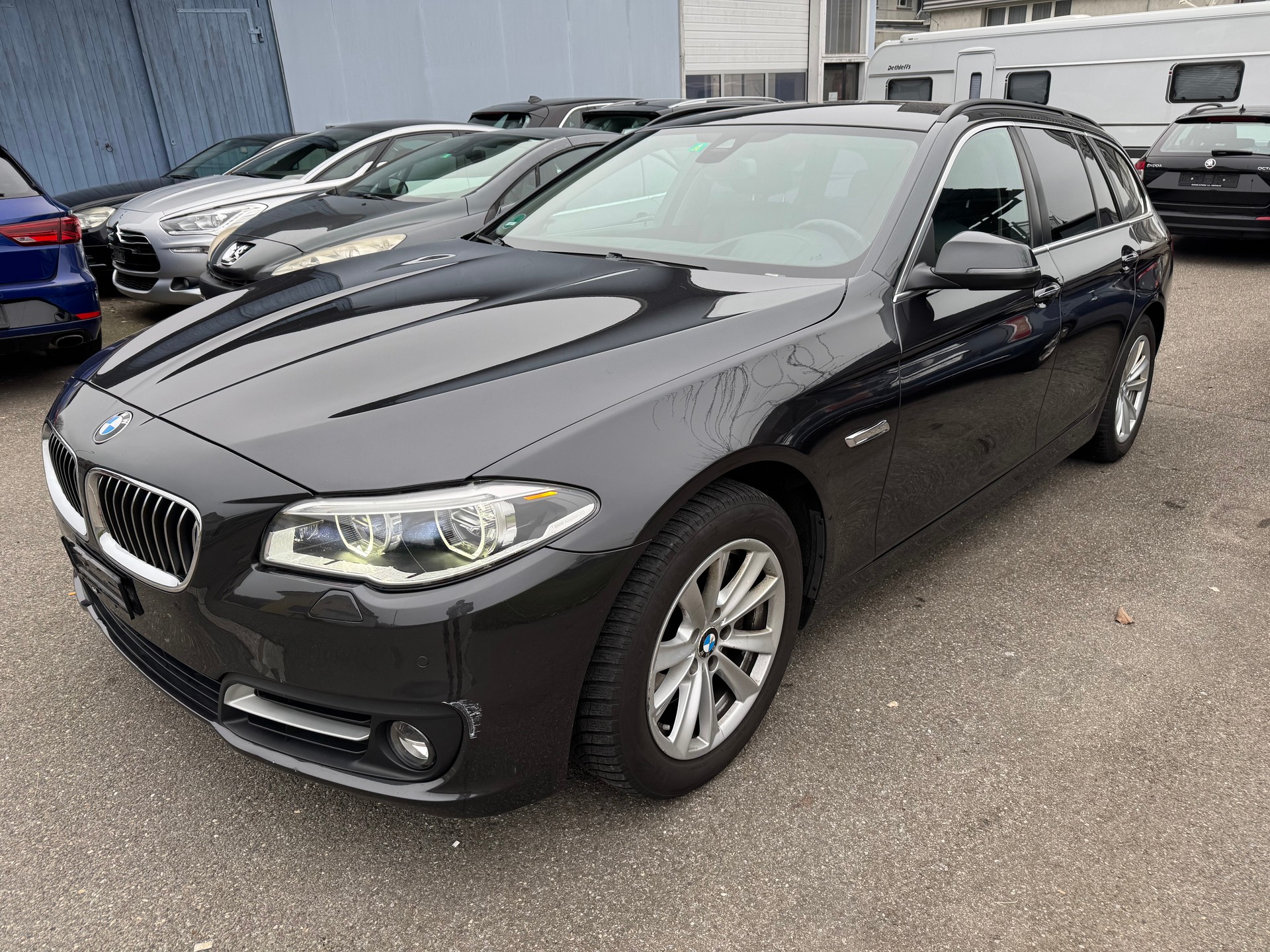BMW 528i Touring xDrive Steptronic-showroom-element-1
