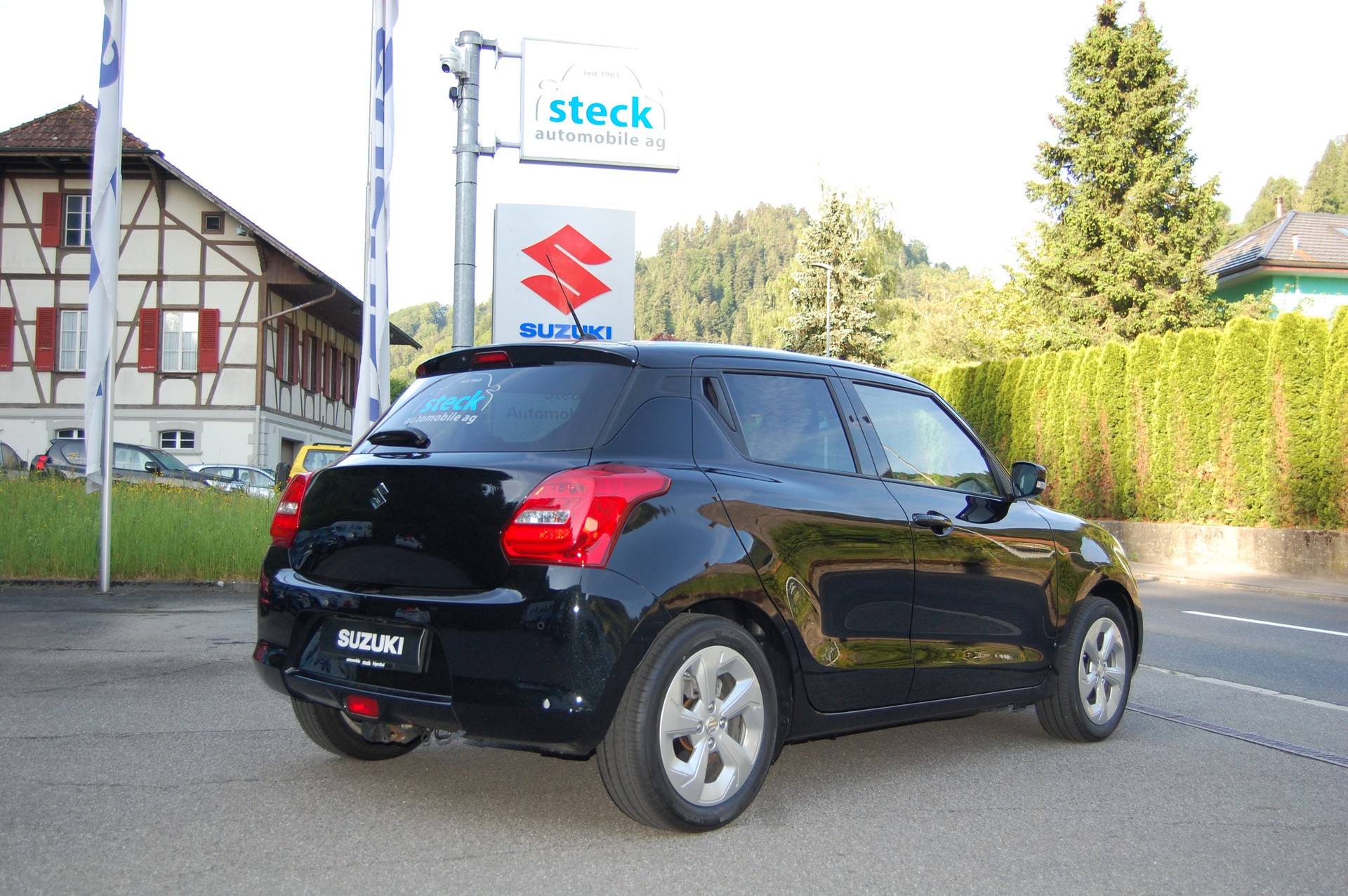 SUZUKI Swift 1.2 Compact Top Hybrid-image-4