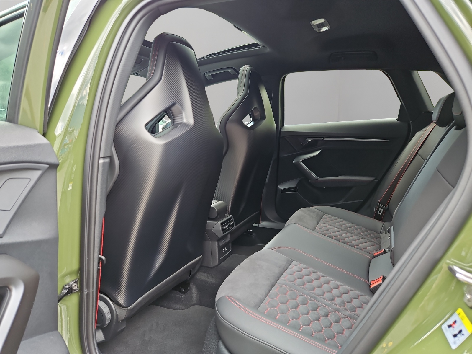 AUDI RS3 Sportback 2.5 TSI quattro S-tronic-image-13