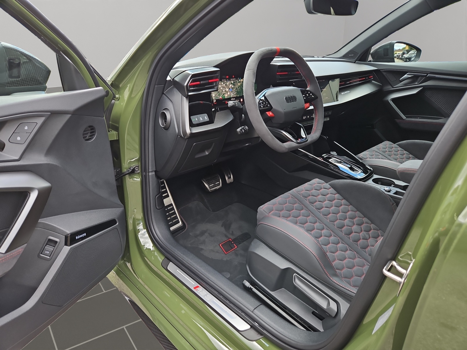 AUDI RS3 Sportback 2.5 TSI quattro S-tronic-image-11