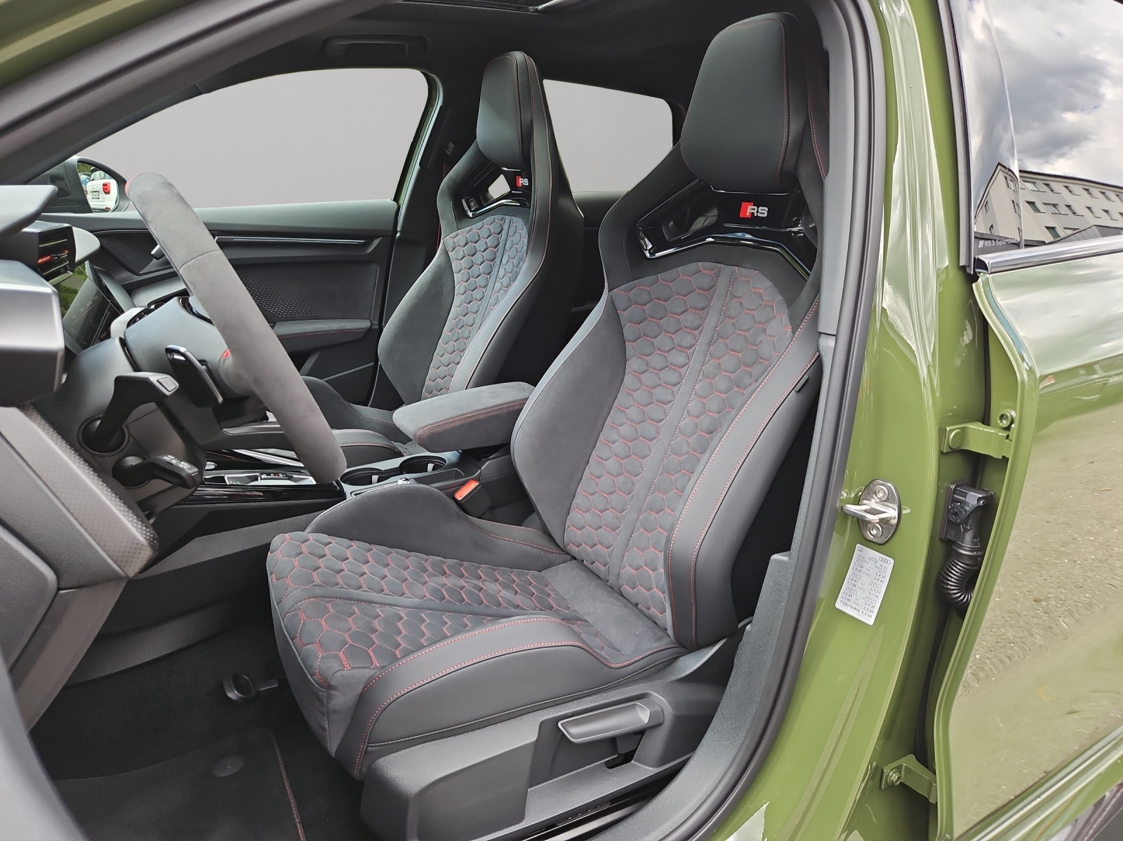 AUDI RS3 Sportback 2.5 TSI quattro S-tronic-image-12