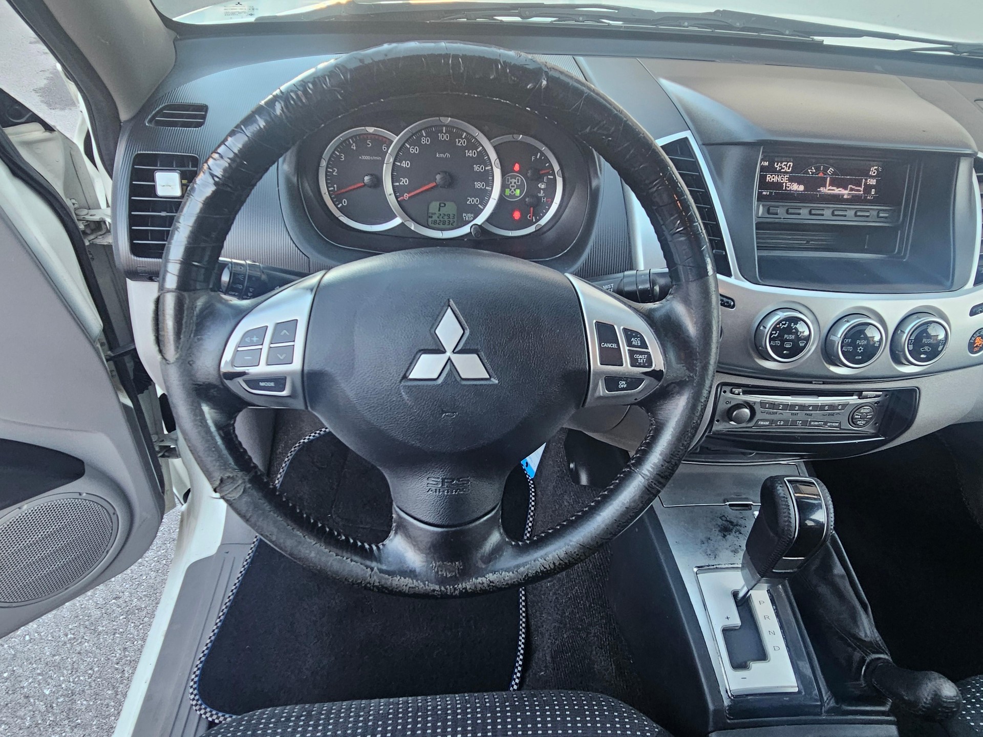 MITSUBISHI L 200 L200 D-Cab Pick-up 2.5 DID HP 178 4x4 Intense-image-5