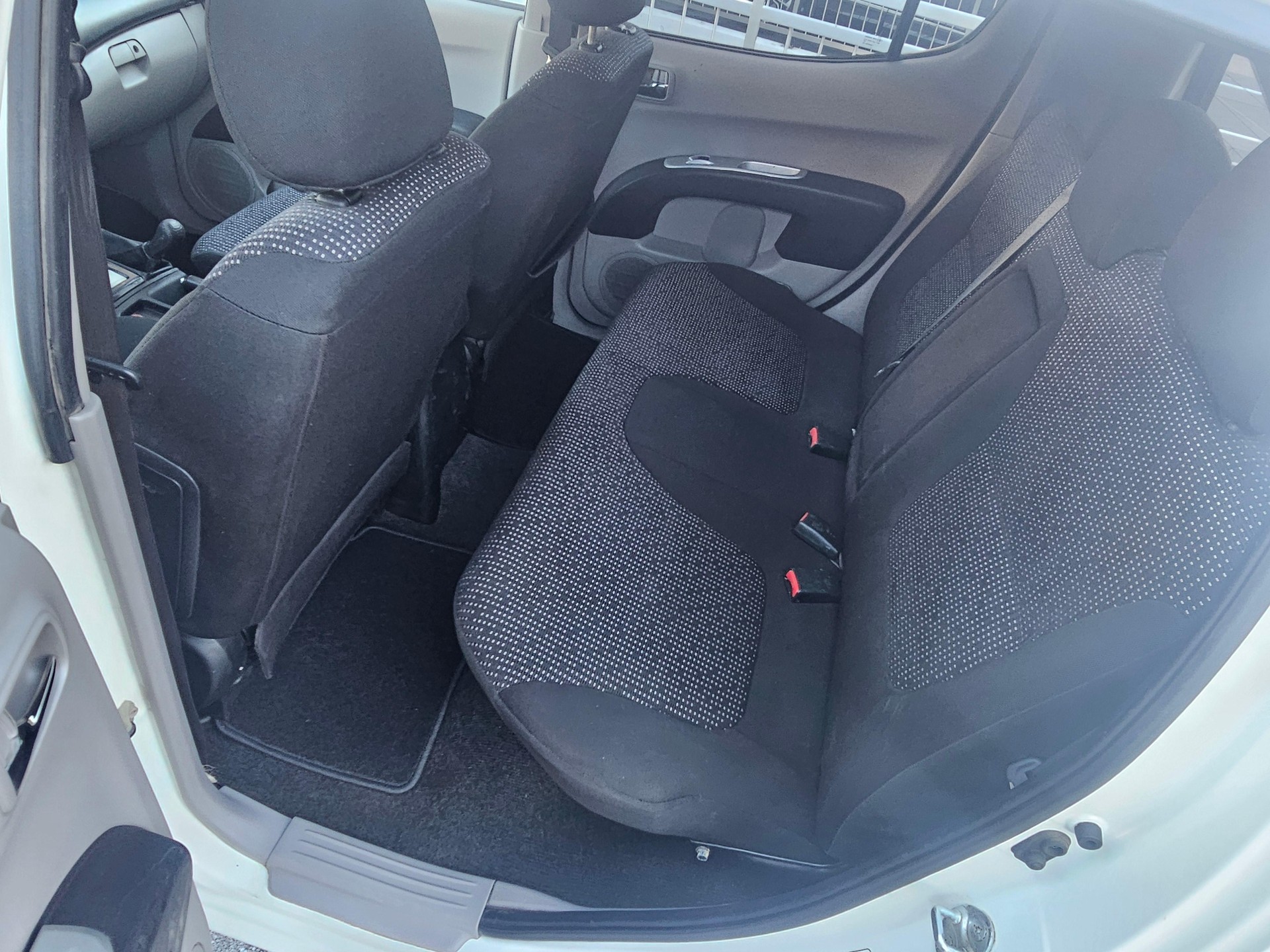 MITSUBISHI L 200 L200 D-Cab Pick-up 2.5 DID HP 178 4x4 Intense-image-9