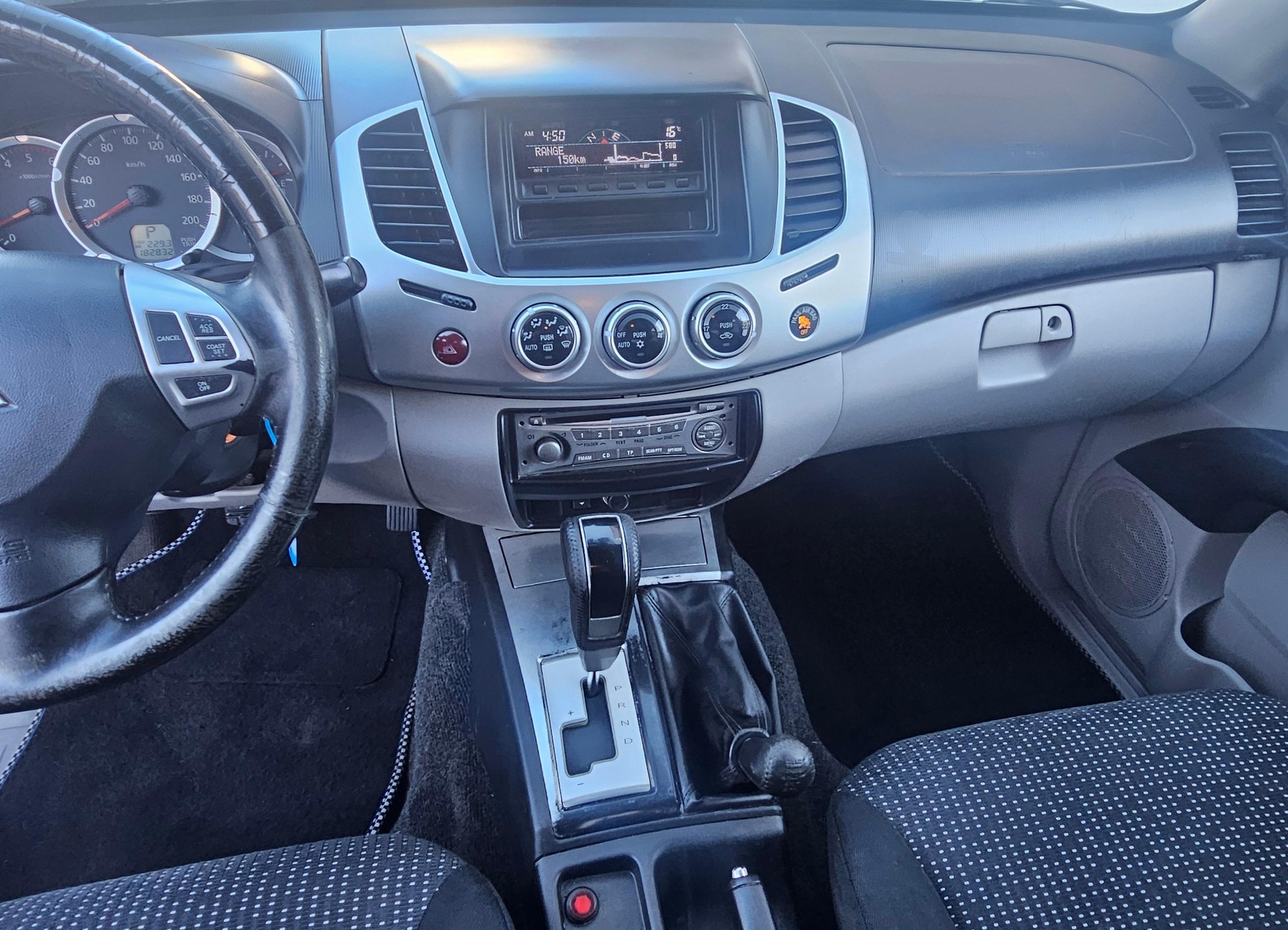 MITSUBISHI L 200 L200 D-Cab Pick-up 2.5 DID HP 178 4x4 Intense-image-6