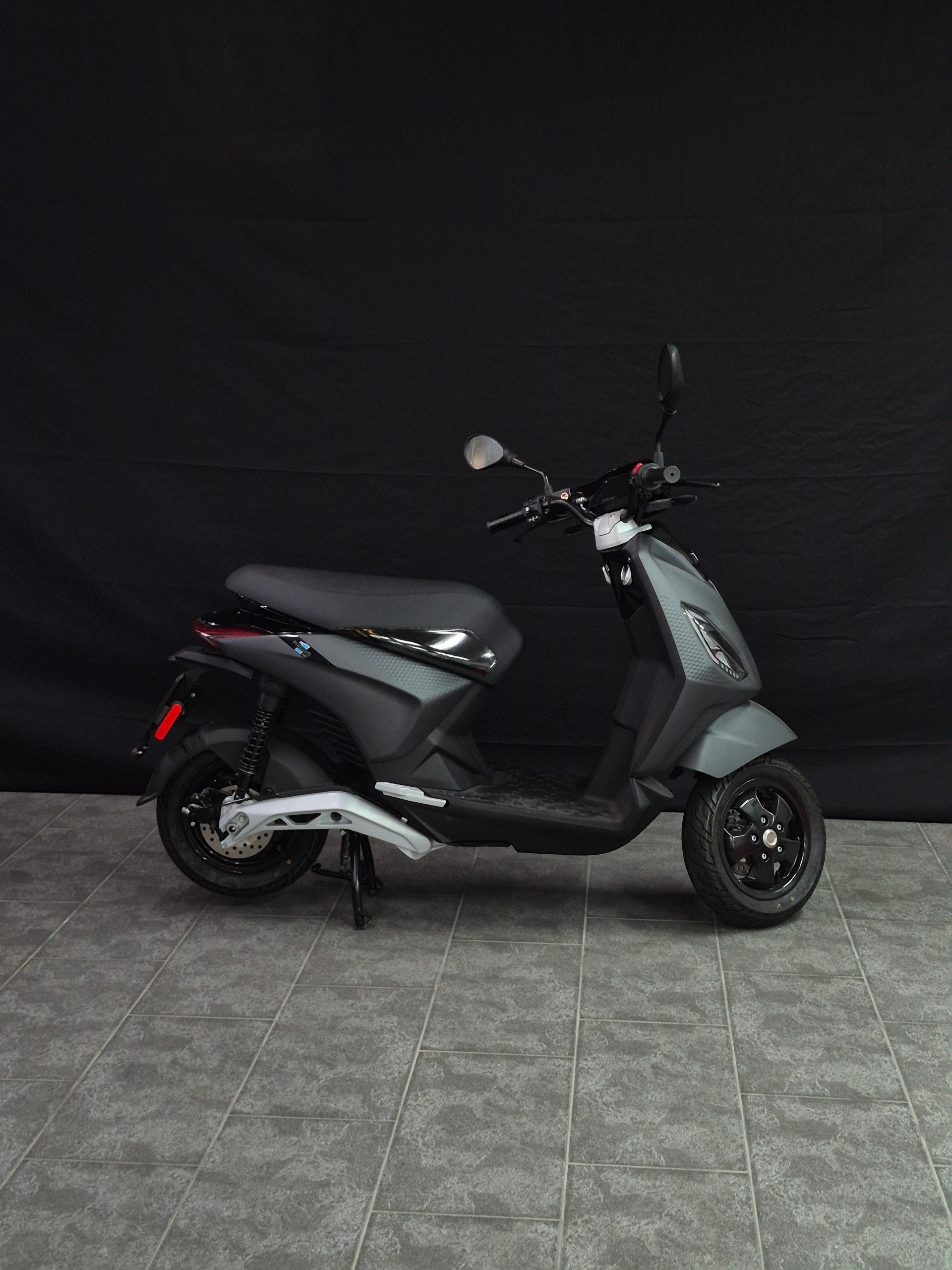 PIAGGIO Piaggio 1 Active 60km/h Full Electric-image-13