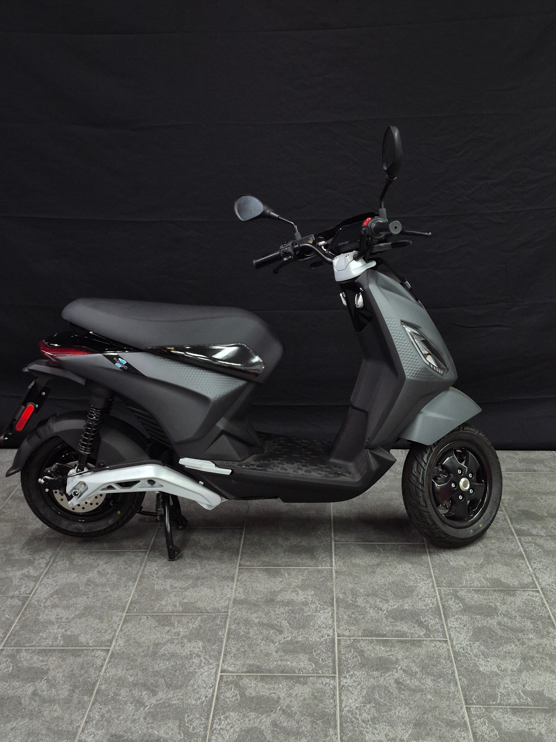 PIAGGIO Piaggio 1 Active 60km/h Full Electric-showroom-element-3
