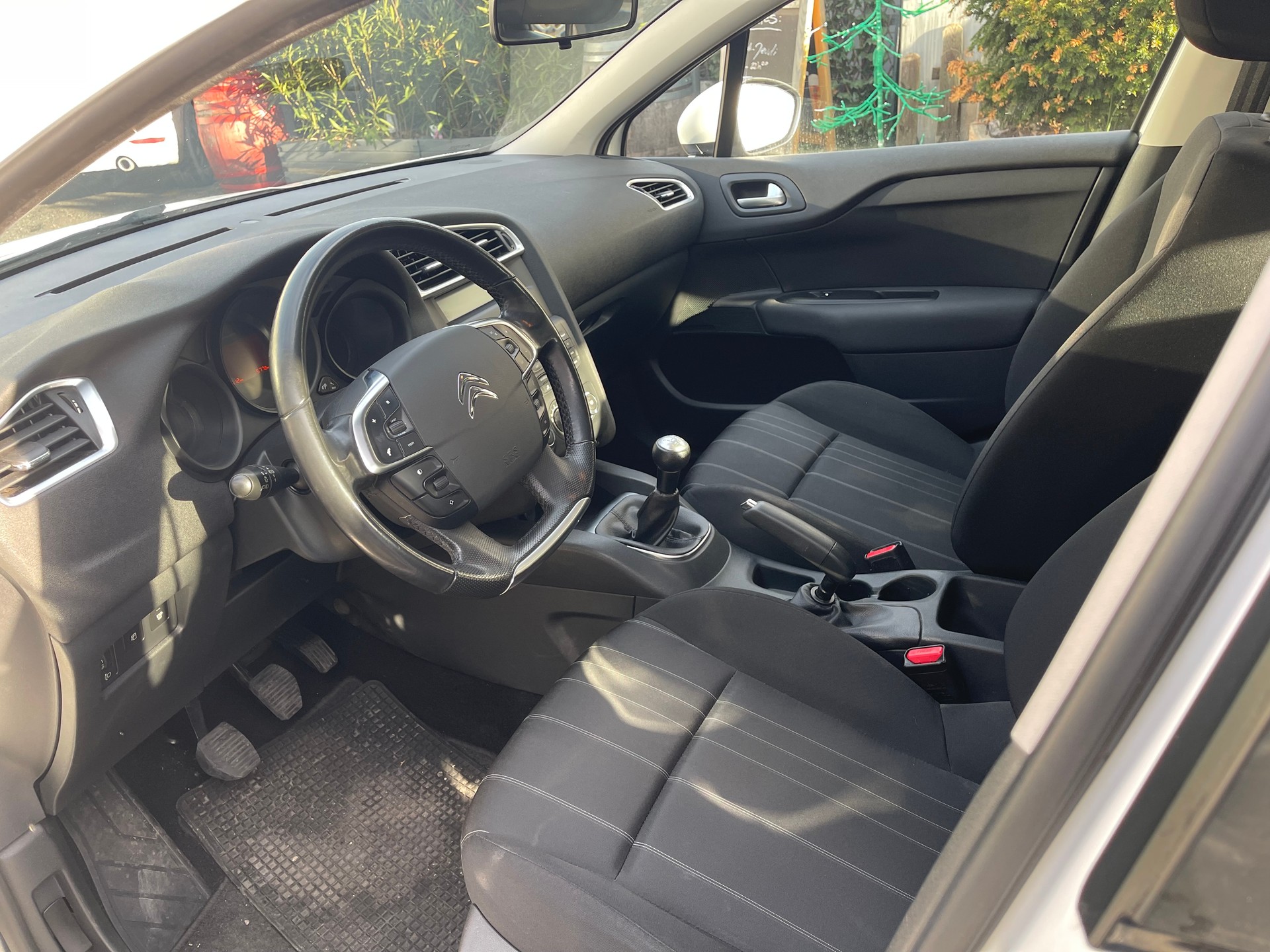 CITROEN C4 Berline 1.4 VTi Attraction-image-6