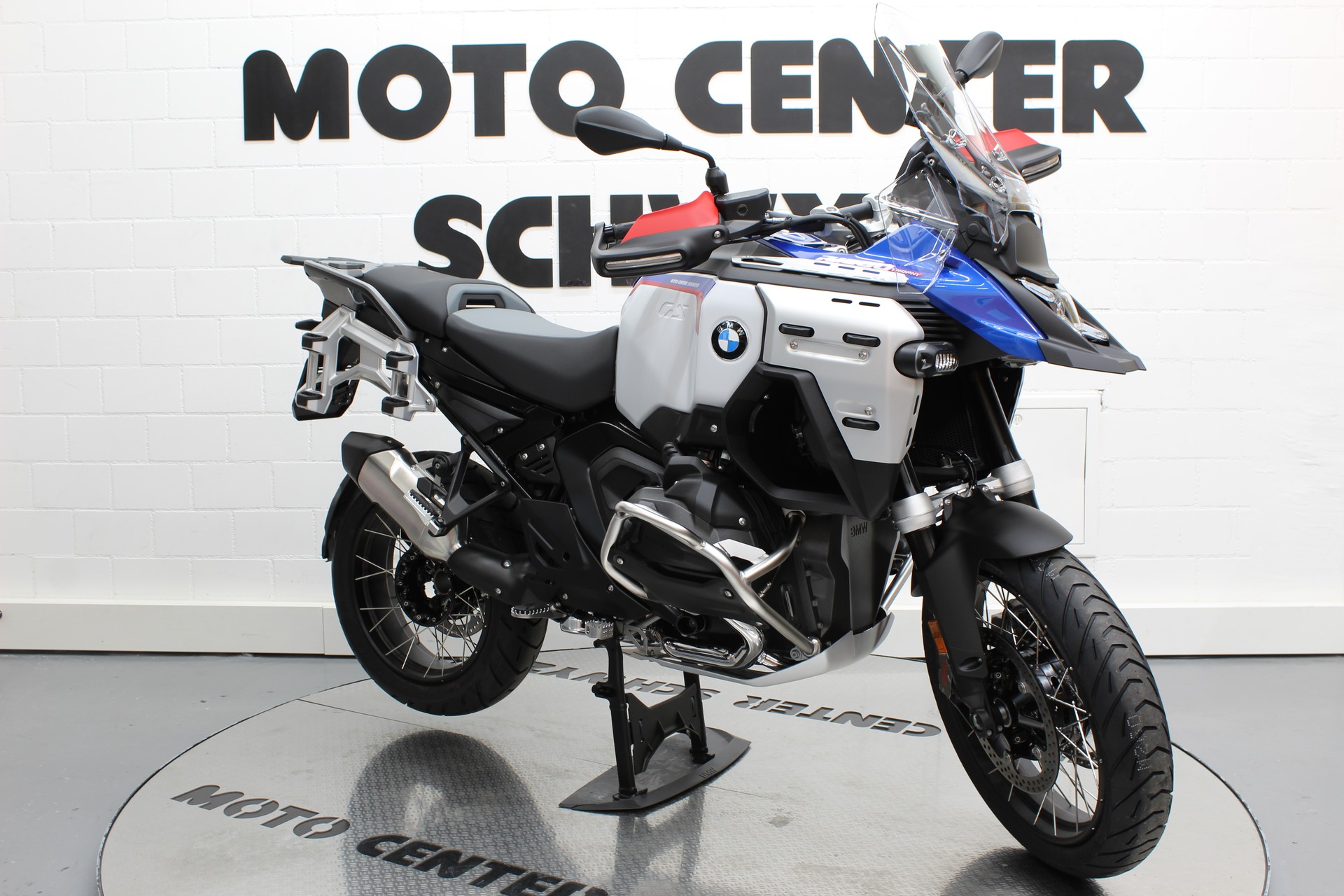 BMW R 1300 GS Adventure-image-1