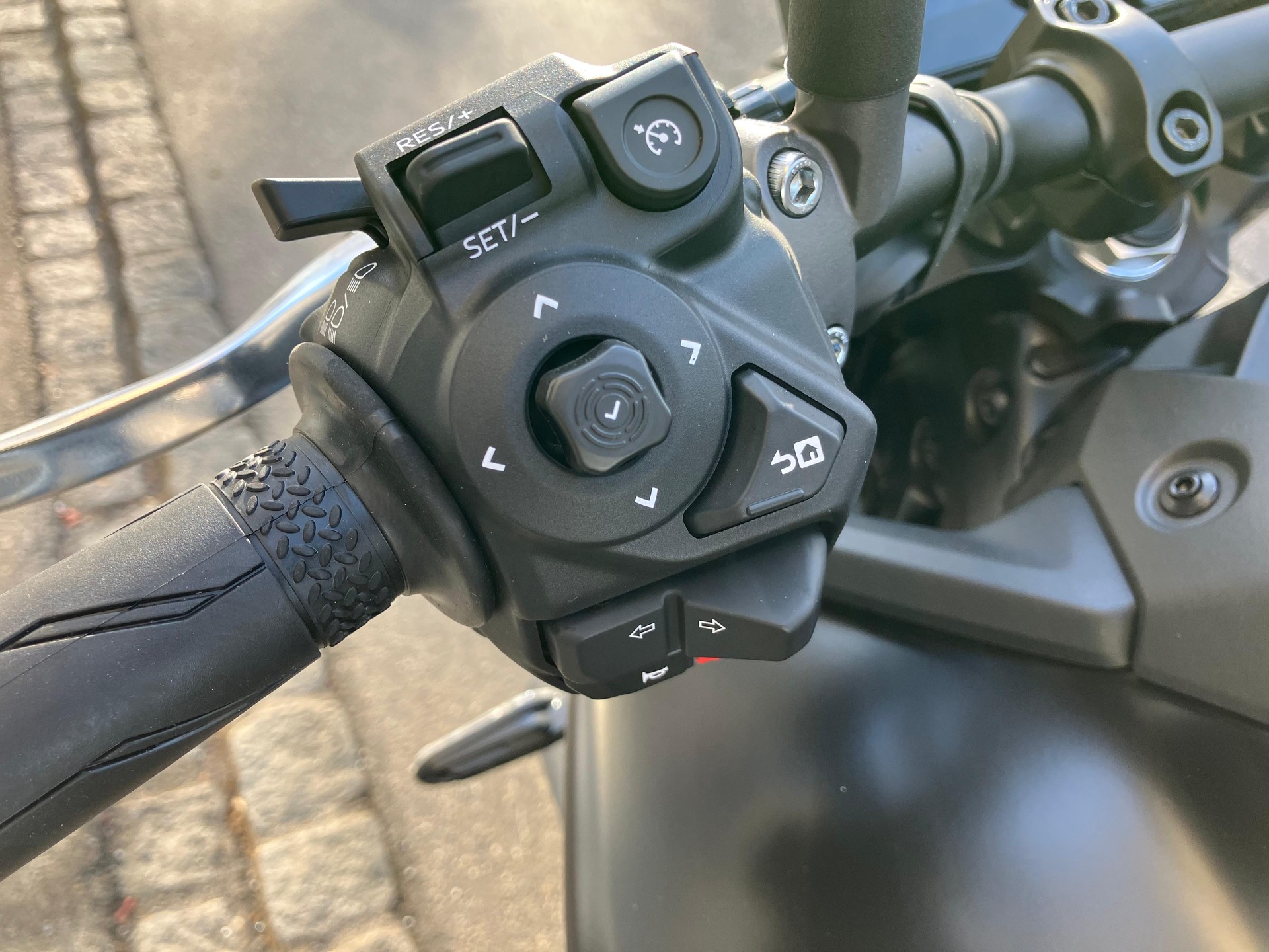 YAMAHA MT-09-image-13
