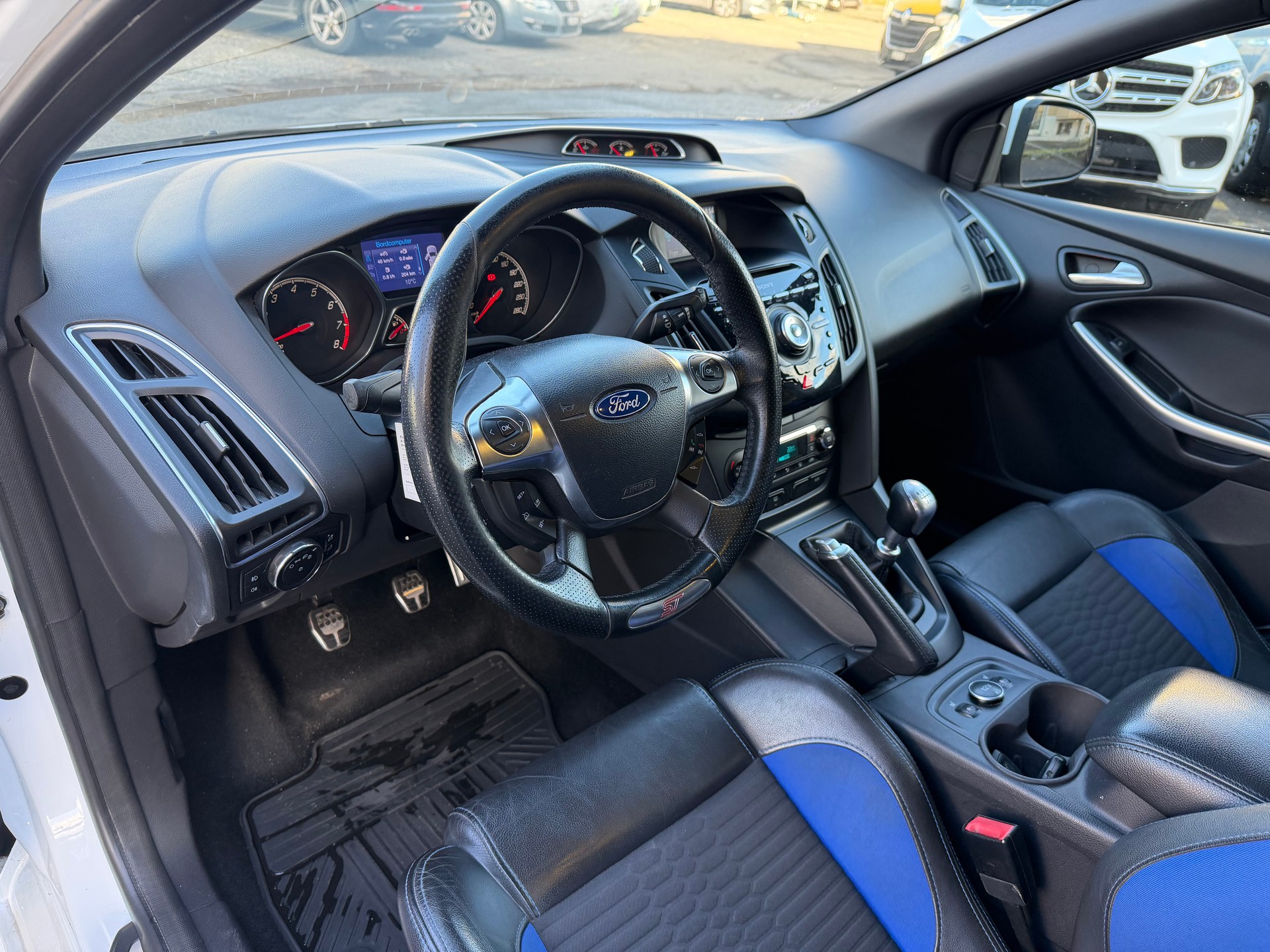 FORD Focus 2.0 SCTi ST-2-image-10