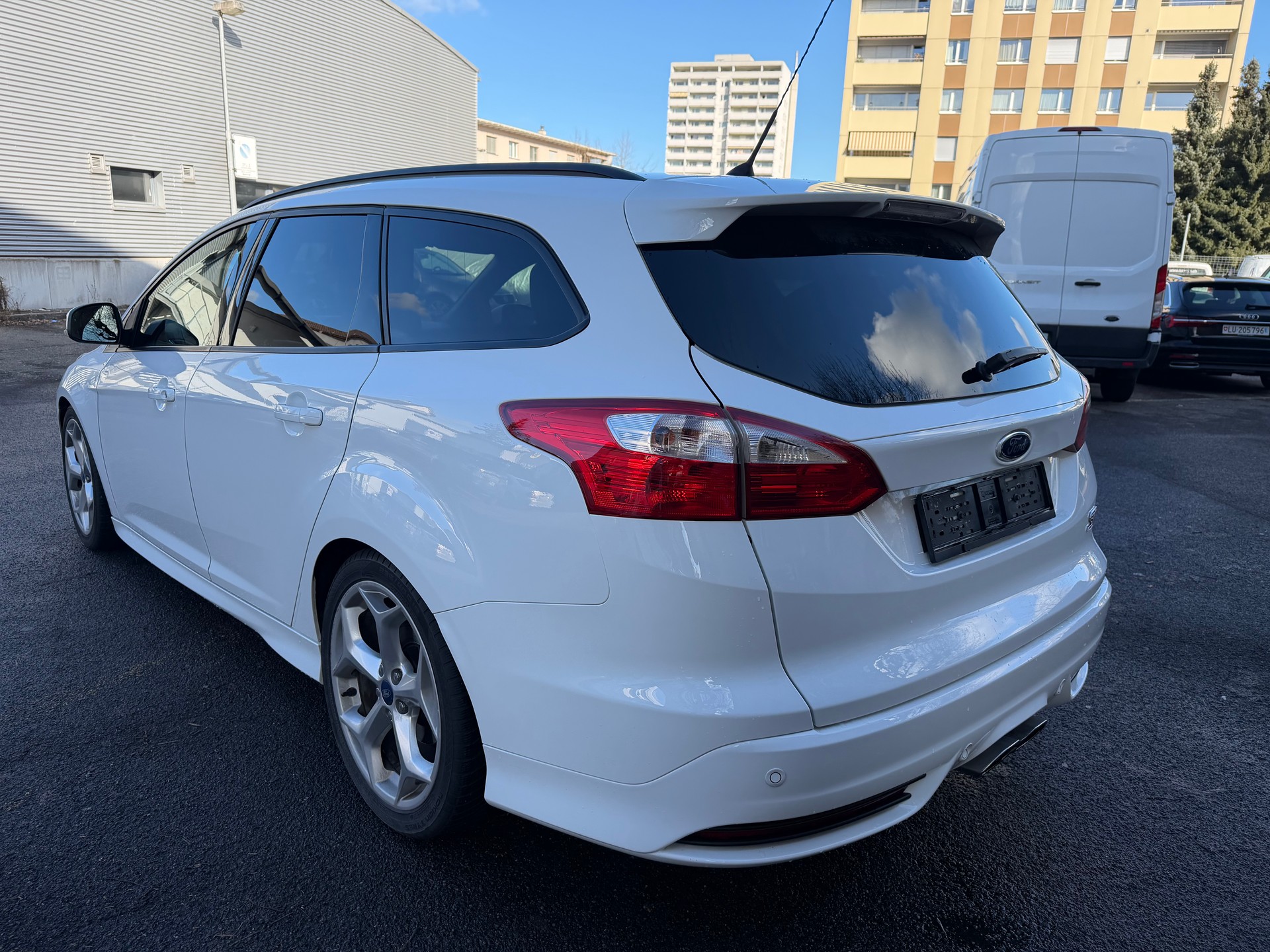 FORD Focus 2.0 SCTi ST-2-image-2