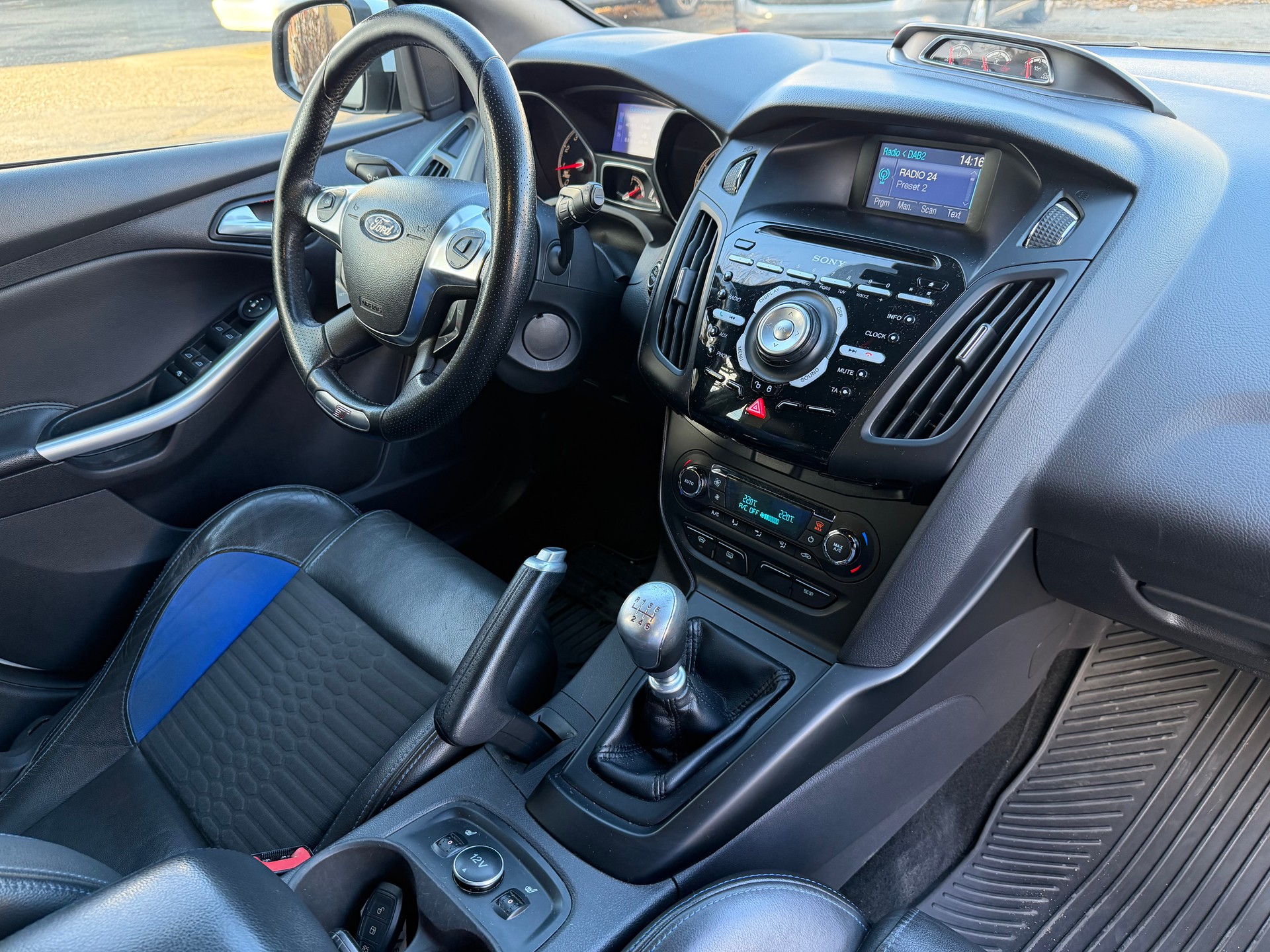 FORD Focus 2.0 SCTi ST-2-image-12