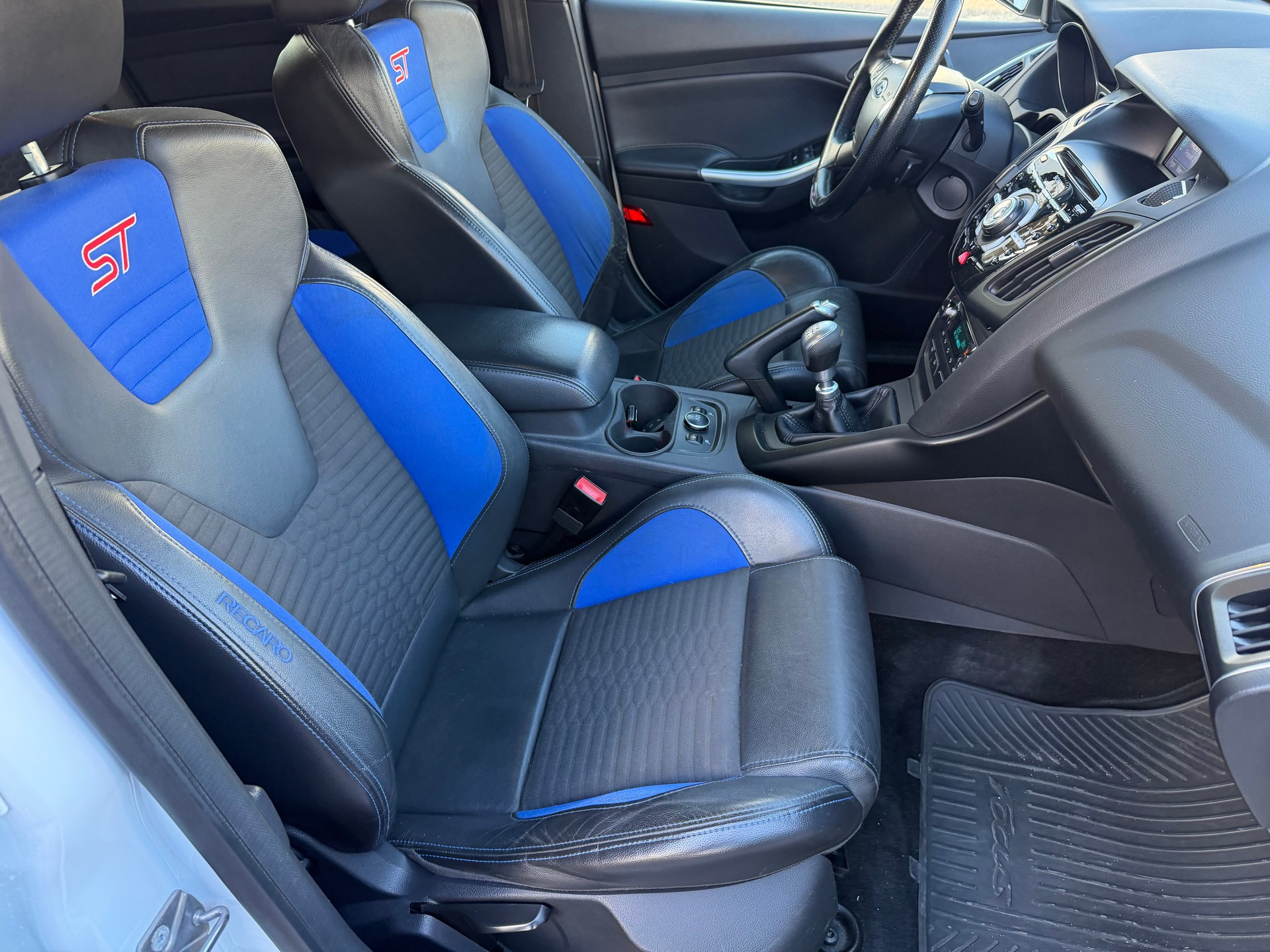FORD Focus 2.0 SCTi ST-2-image-11