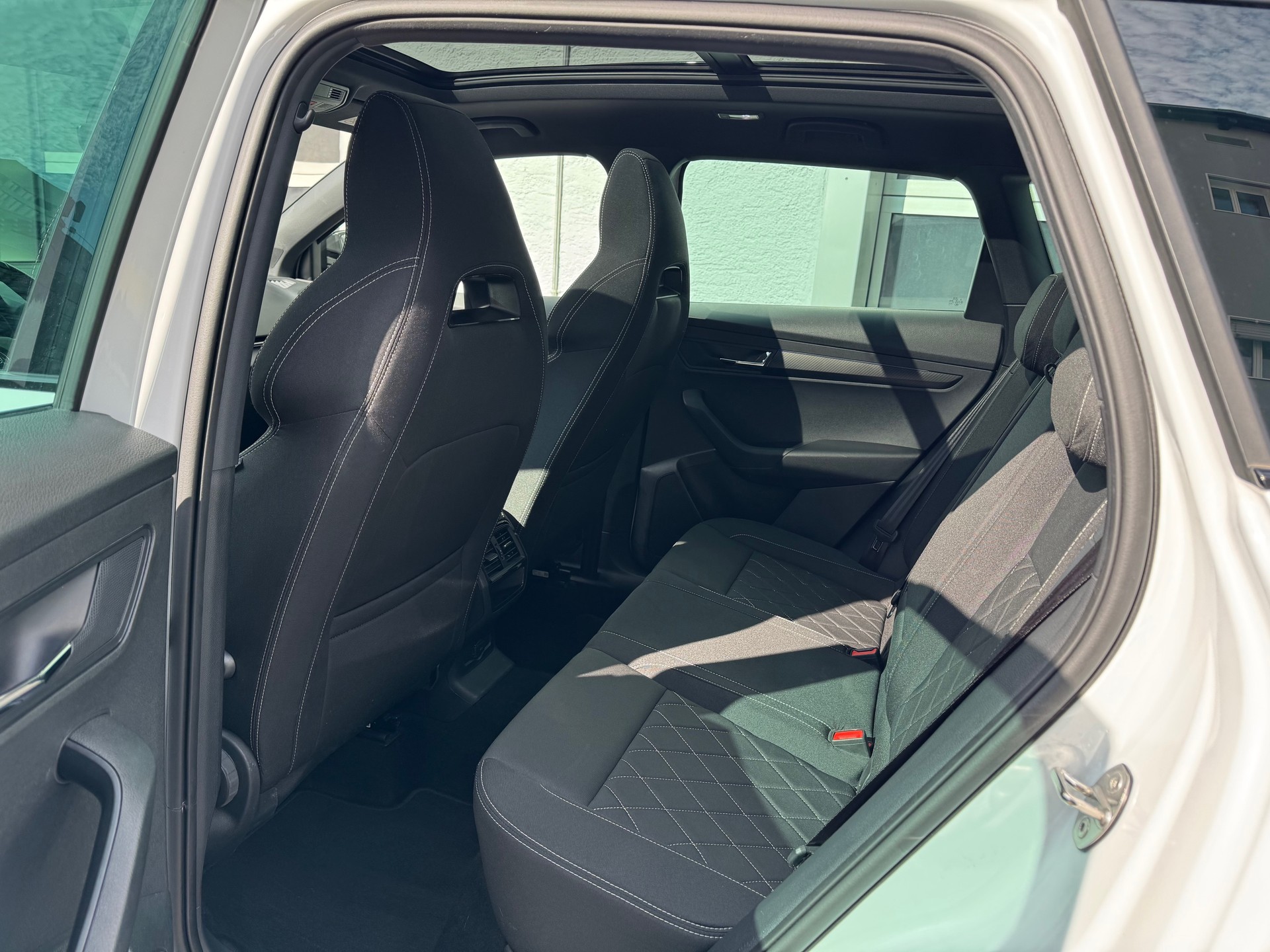 SKODA Karoq 2.0 TSI SportLine 4x4 DSG-image-9