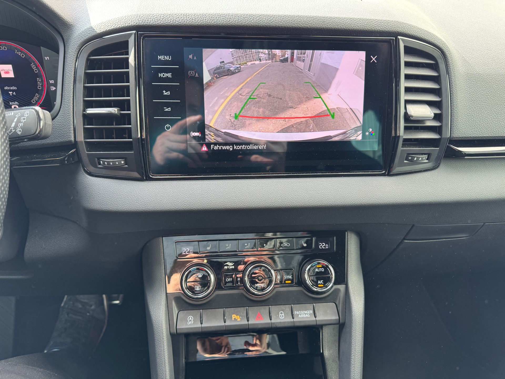 SKODA Karoq 2.0 TSI SportLine 4x4 DSG-image-13