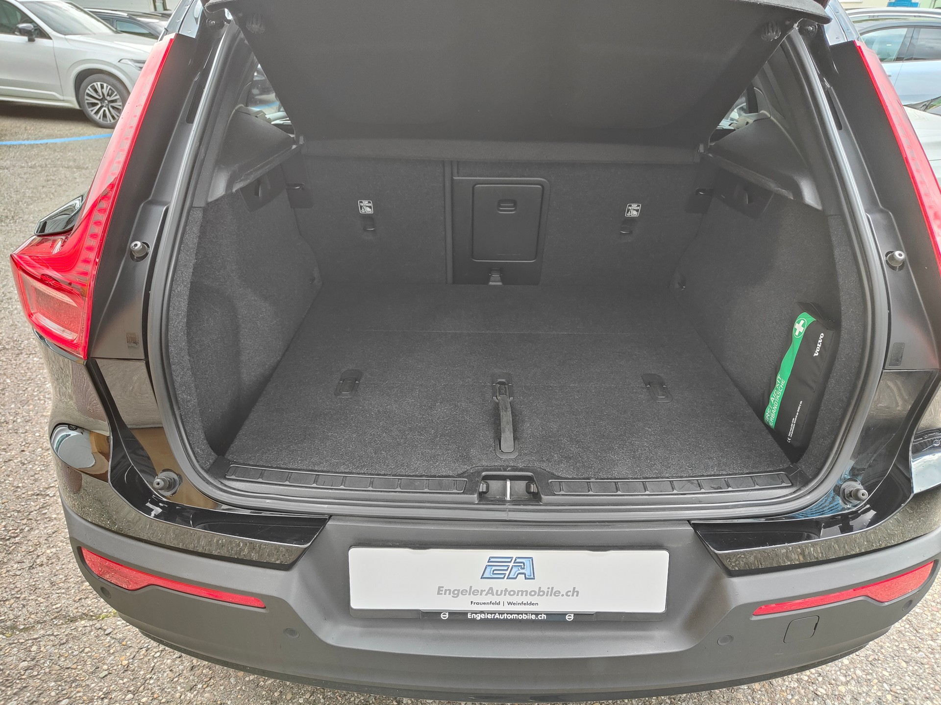 VOLVO XC40 P8 Twin Pro AWD-image-13