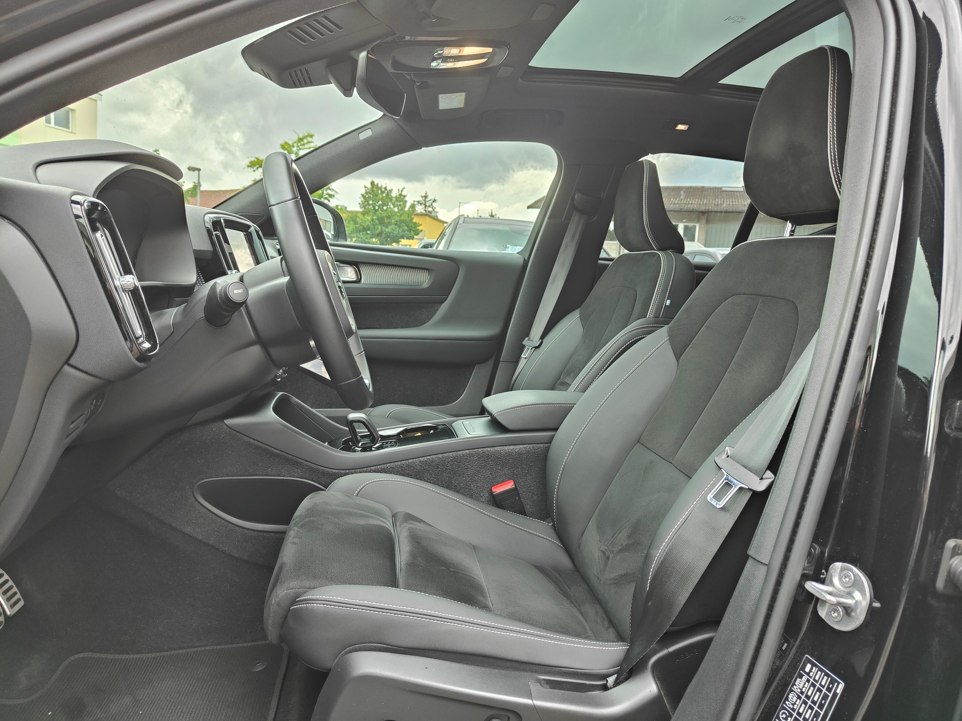 VOLVO XC40 P8 Twin Pro AWD-image-7