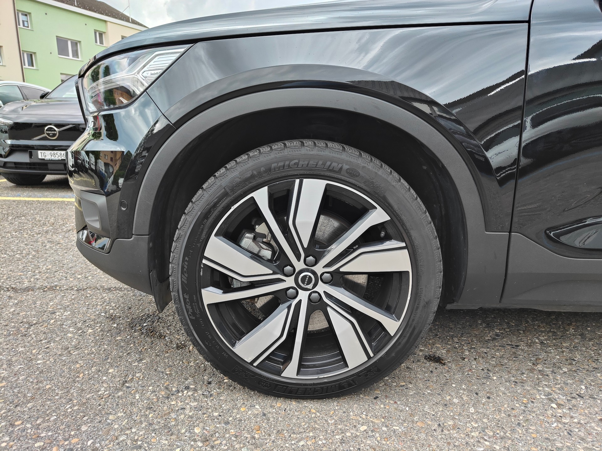 VOLVO XC40 P8 Twin Pro AWD-image-5