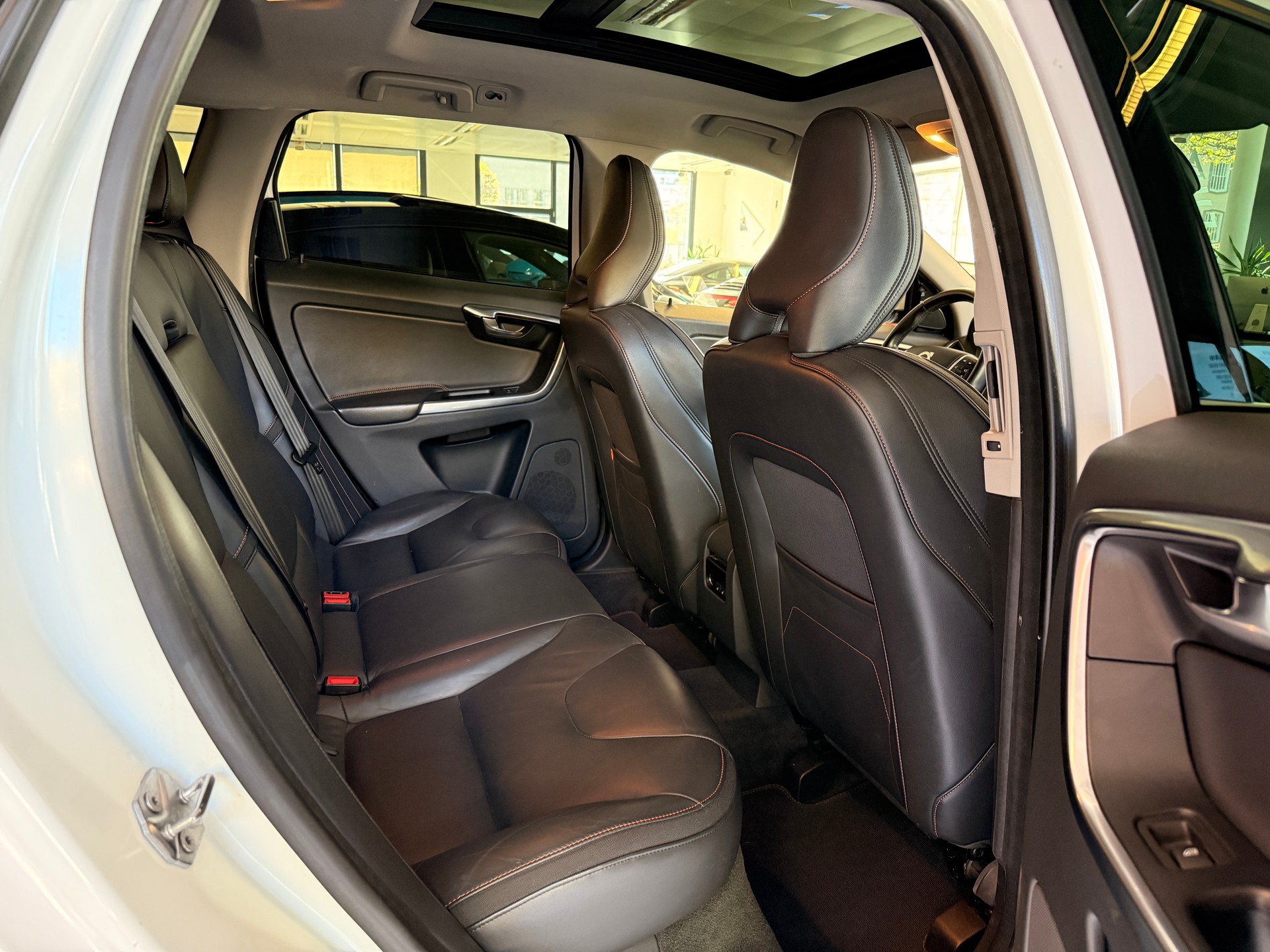 VOLVO XC60 2.0 D4 Ocean Race-image-11