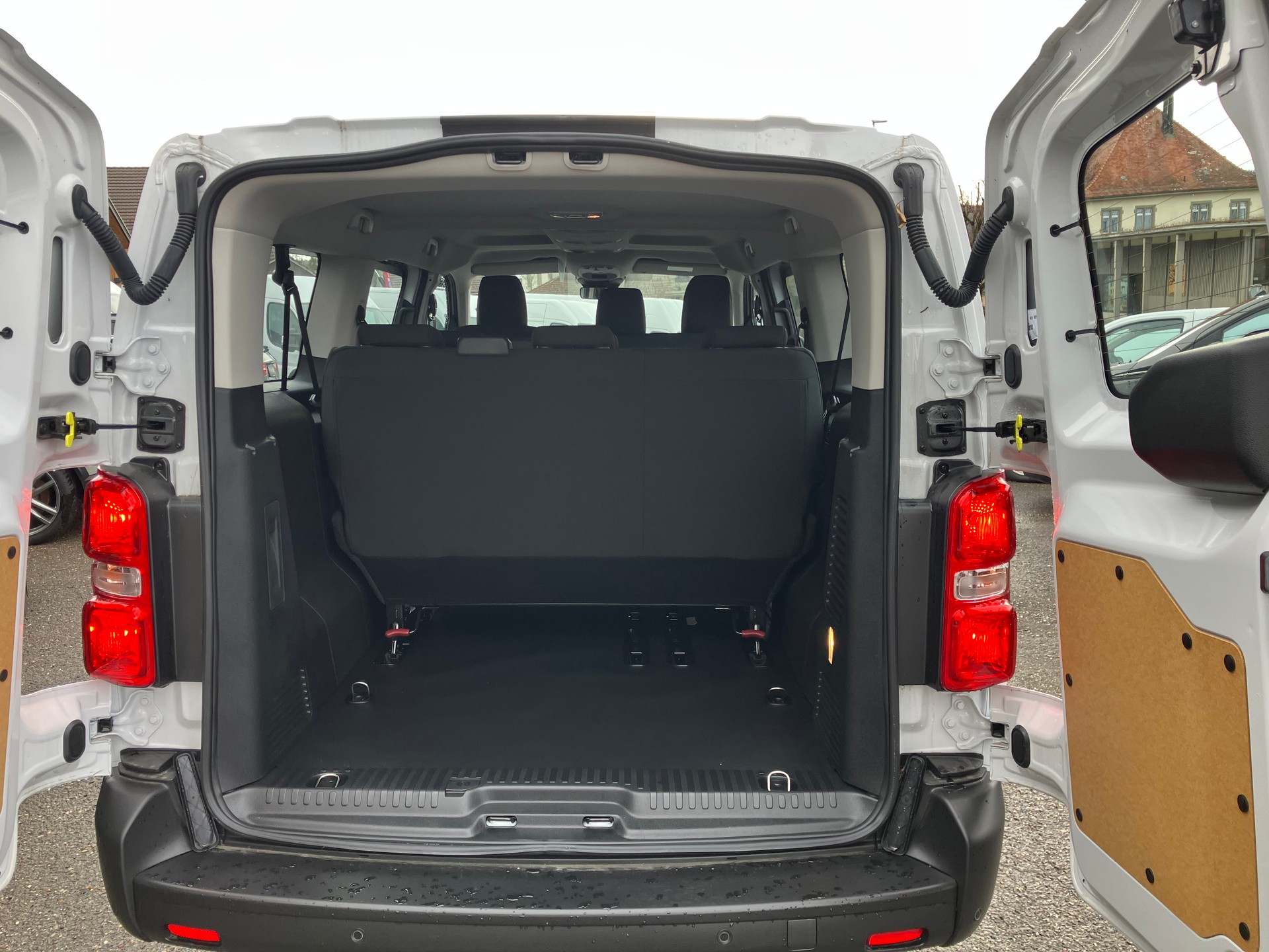 CITROEN Jumpy 2.0 BlueHDi 180 XL EAT8-image-4