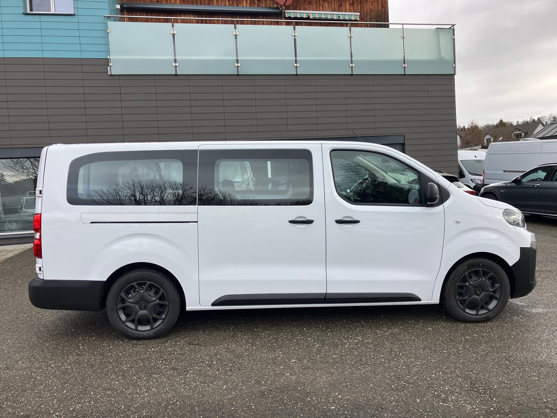 CITROEN Jumpy 2.0 BlueHDi 180 XL EAT8-image-2