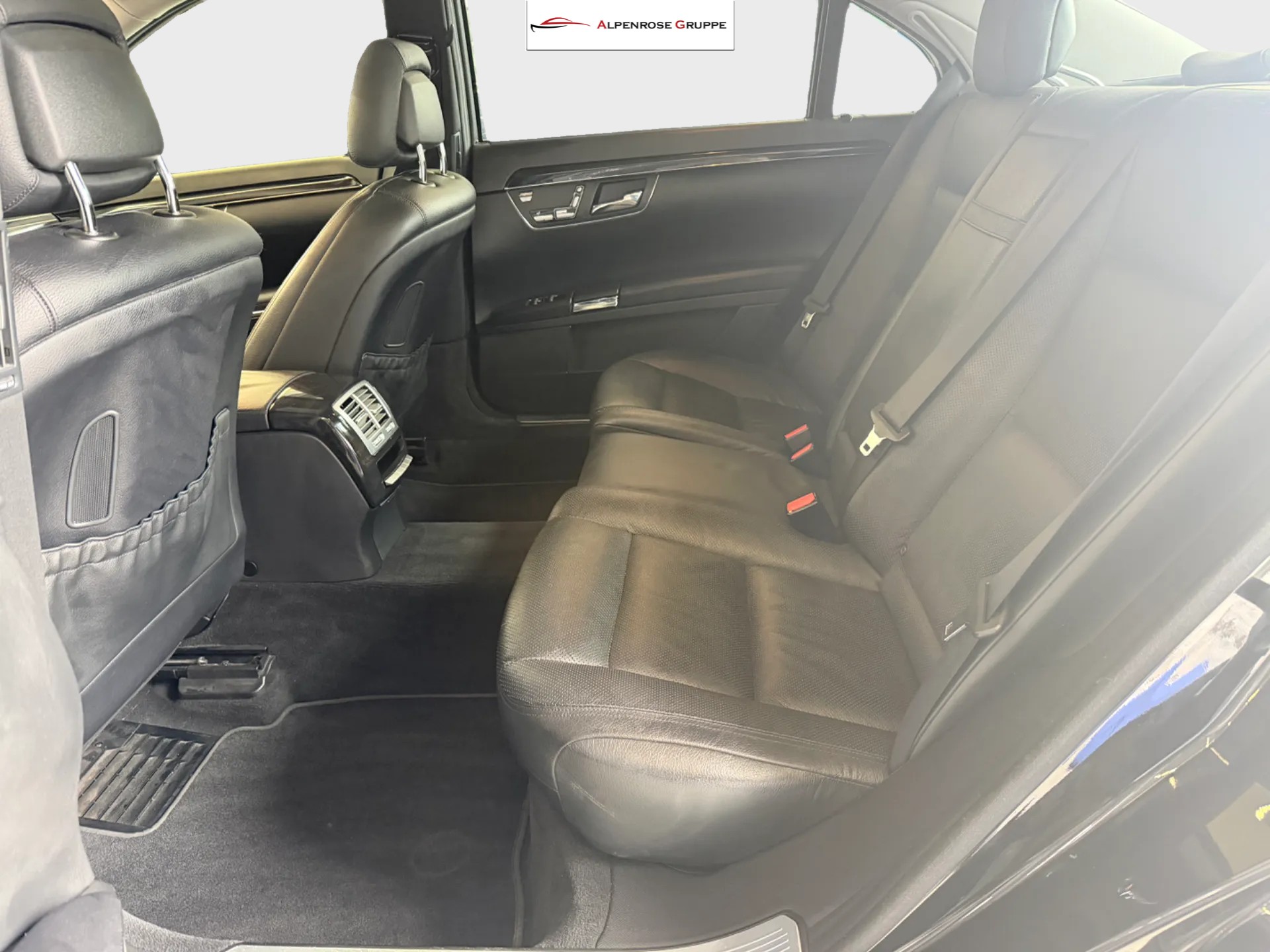 MERCEDES-BENZ S 350 L BlueEfficiency SS 4Matic 7G-Tronic-image-8