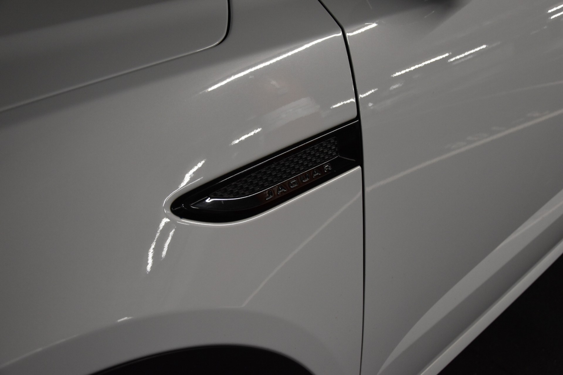 JAGUAR E-Pace 2.0 P250 R-Dynamic S AWD Automatik-showroom-element-3