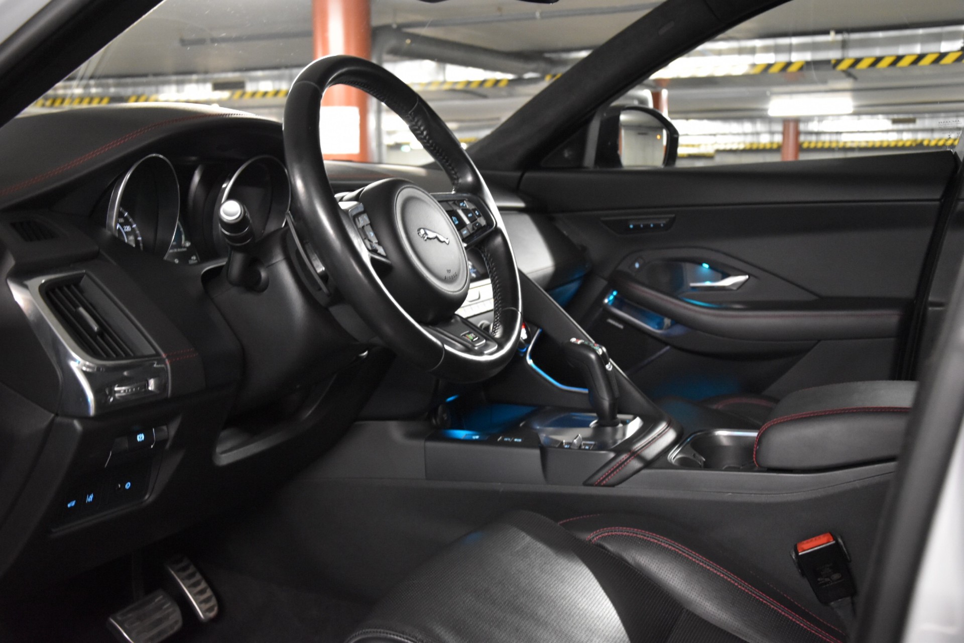 JAGUAR E-Pace 2.0 P250 R-Dynamic S AWD Automatik-image-27