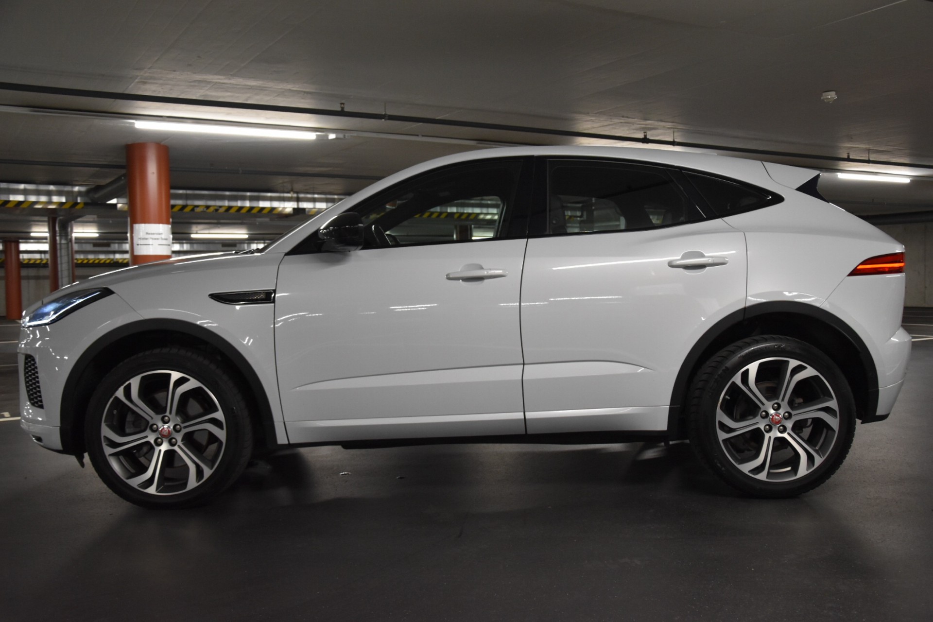 JAGUAR E-Pace 2.0 P250 R-Dynamic S AWD Automatik-image-4
