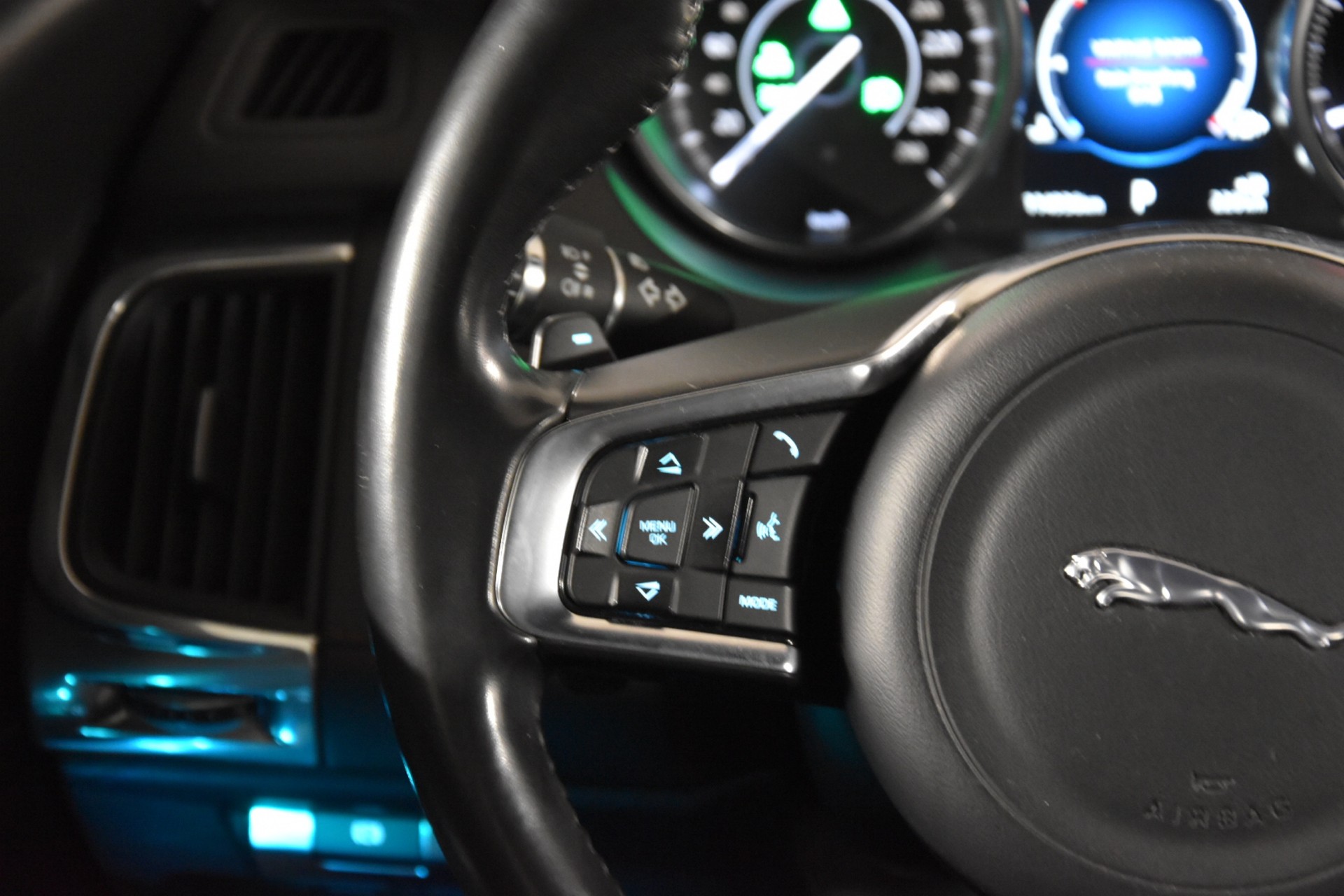 JAGUAR E-Pace 2.0 P250 R-Dynamic S AWD Automatik-image-15
