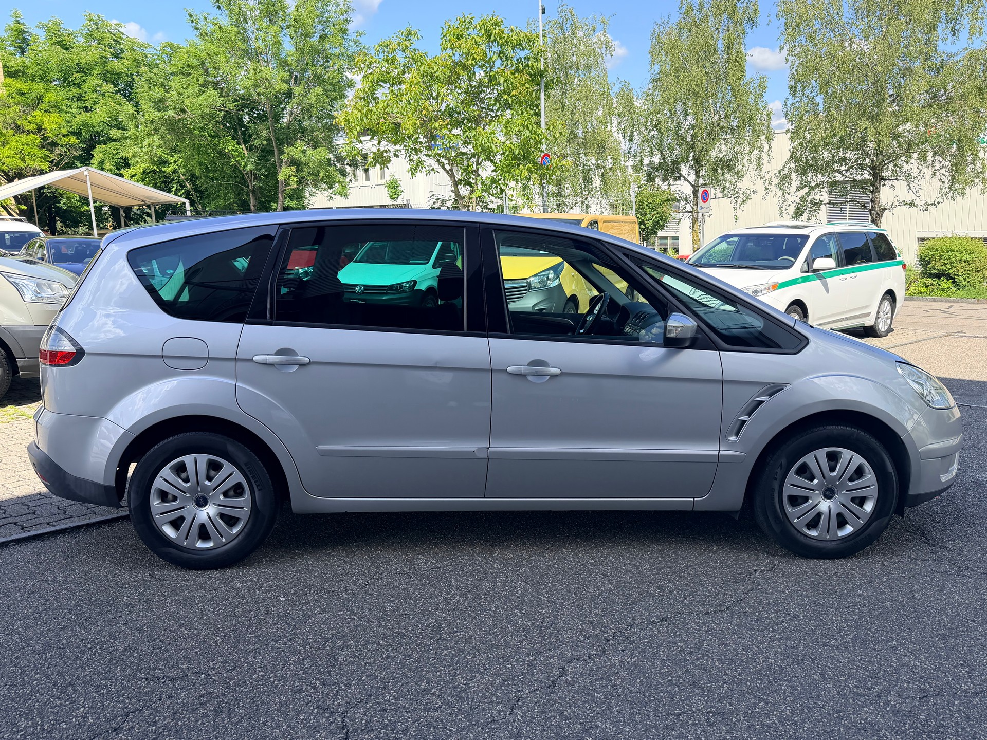 FORD S-Max 2.0i Ambiente-image-1