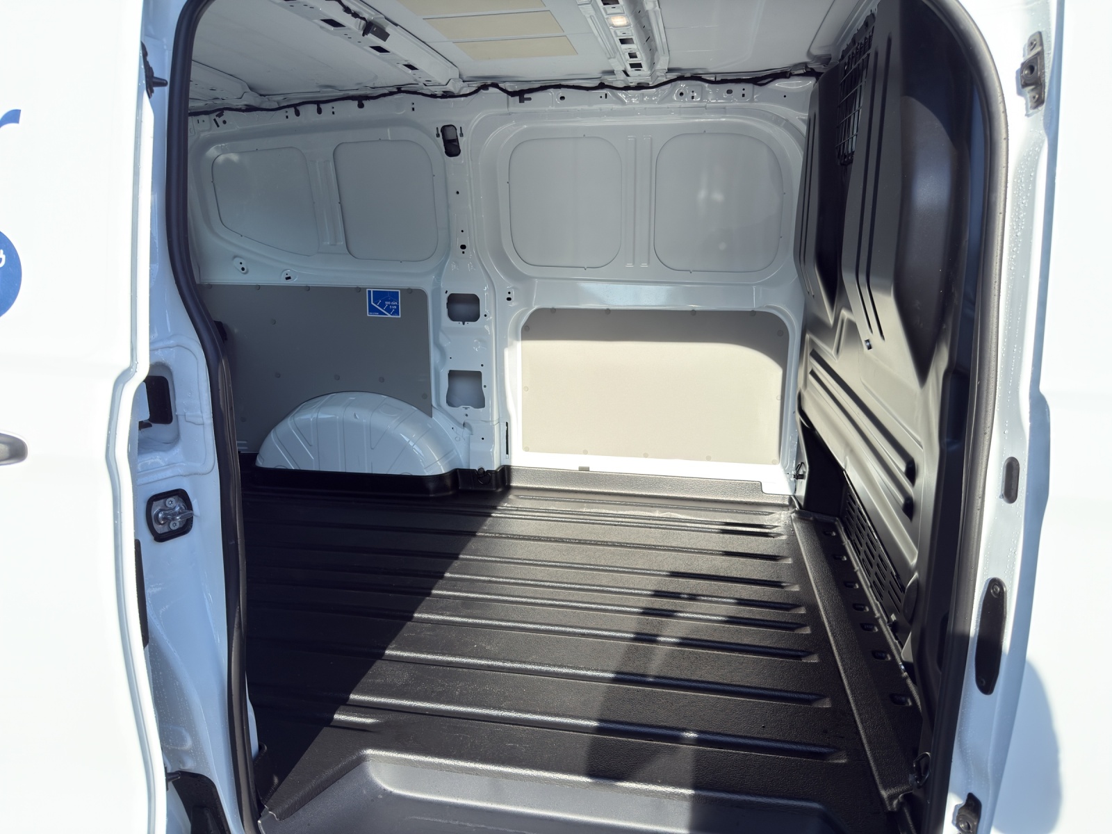 VW e-Transporter 70 kWh-showroom-element-2