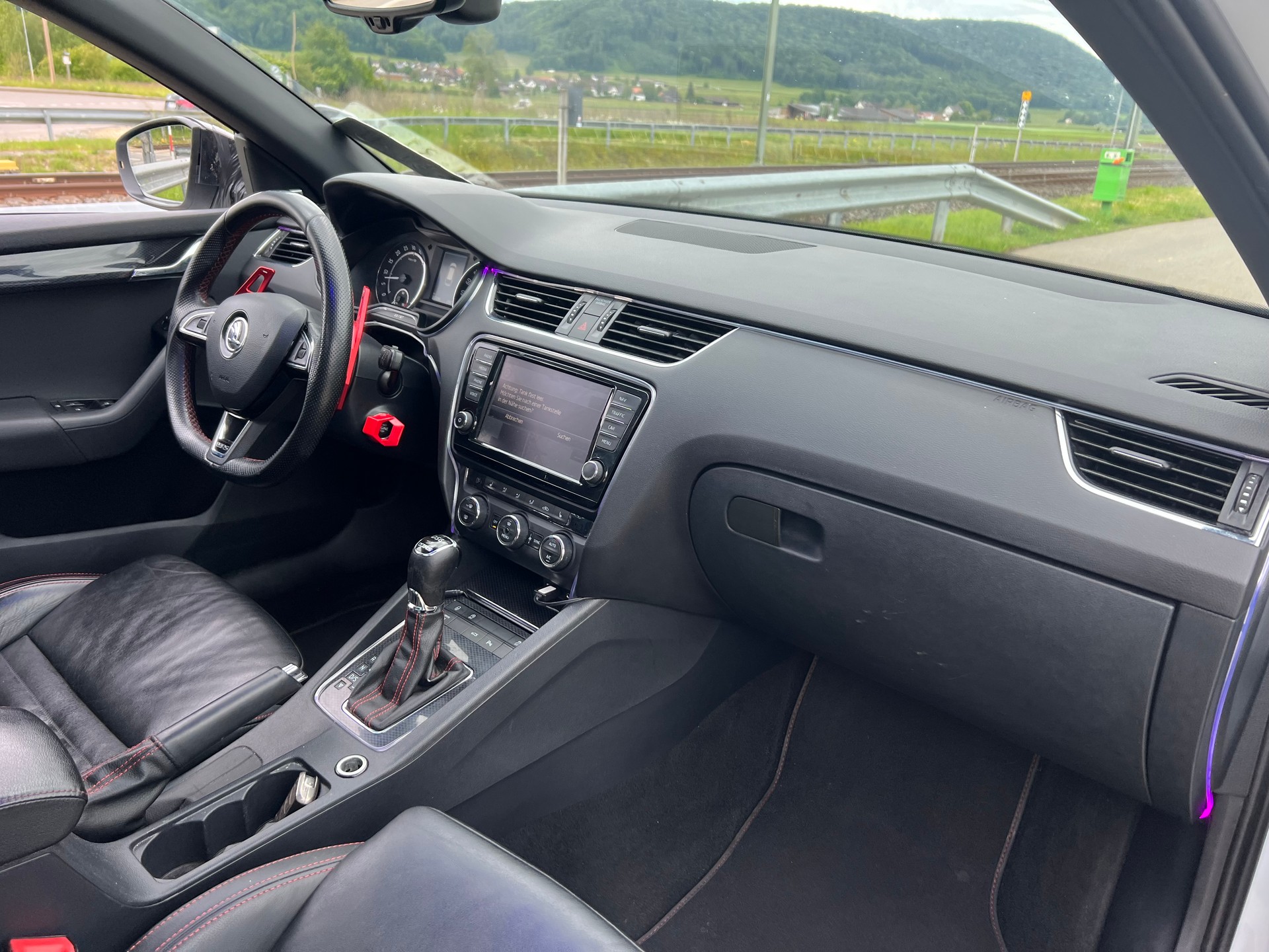 SKODA Octavia Combi 2.0 TDI RS DSG-image-10