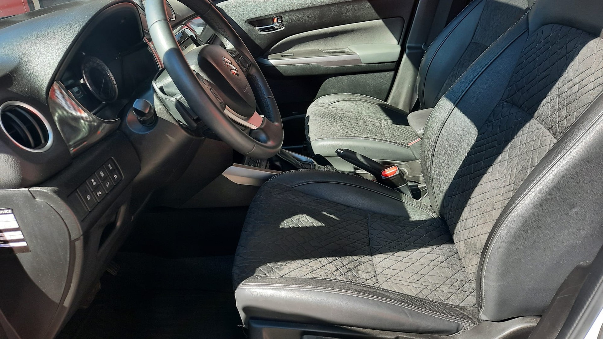 SUZUKI Vitara 1.4 Boosterjet Compact Top Hybrid Automatic-image-4