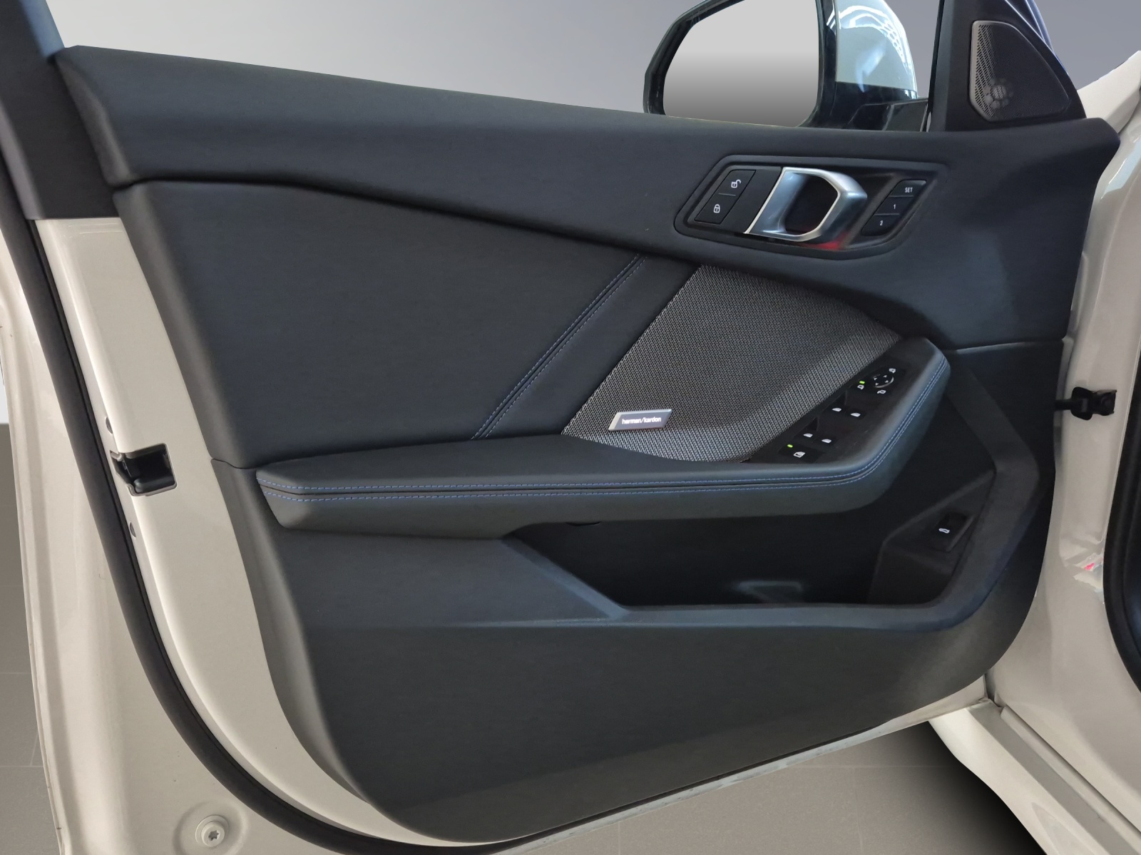 BMW 123 xDrive M Sport Steptronic-image-15