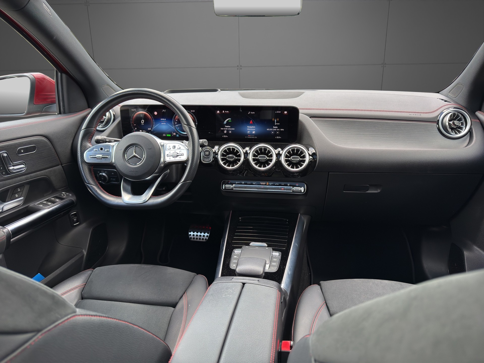 MERCEDES-BENZ EQA 350 AMG Line 4Matic * CH Fahrzeug *-image-14