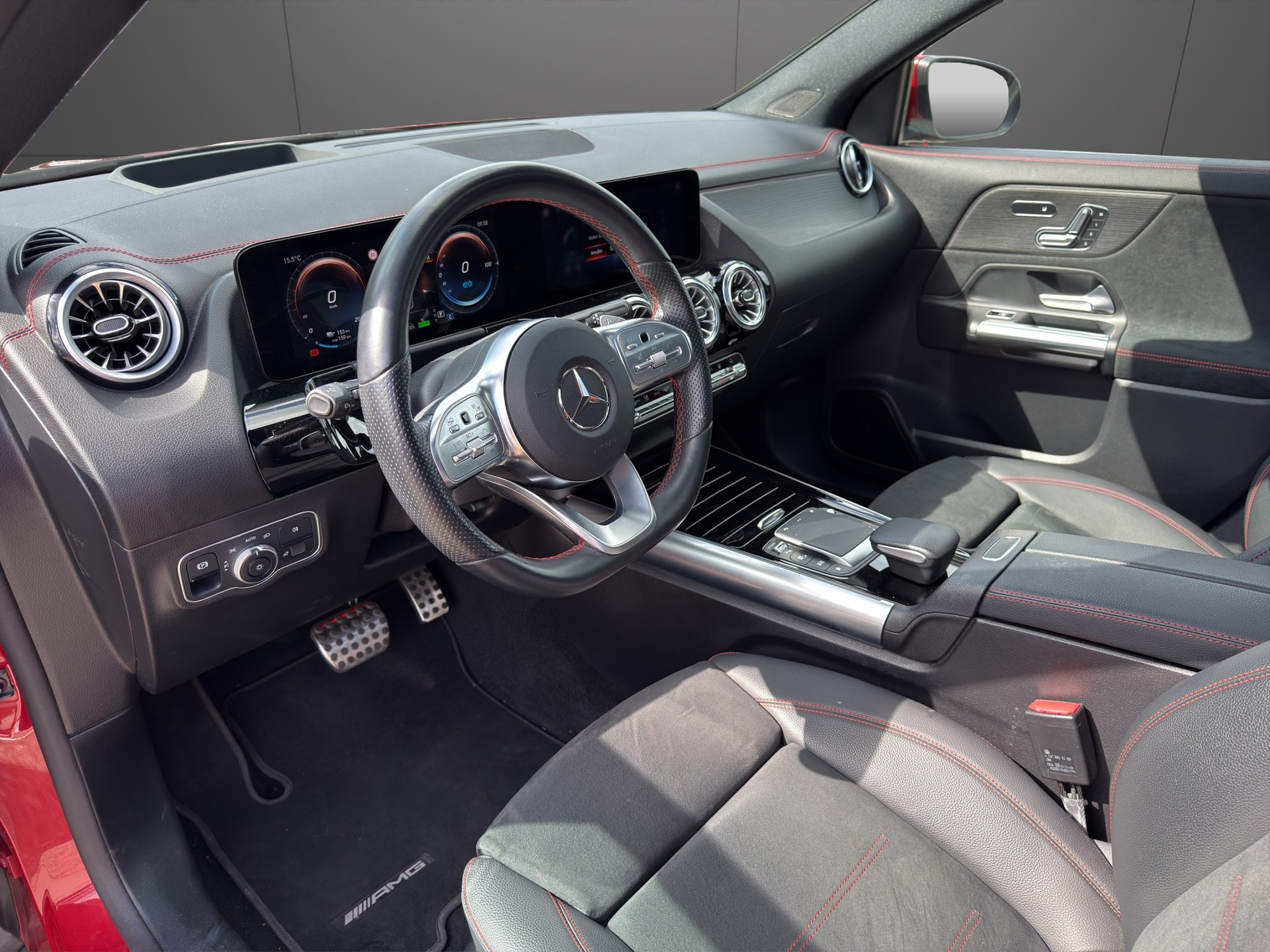MERCEDES-BENZ EQA 350 AMG Line 4Matic * CH Fahrzeug *-image-9