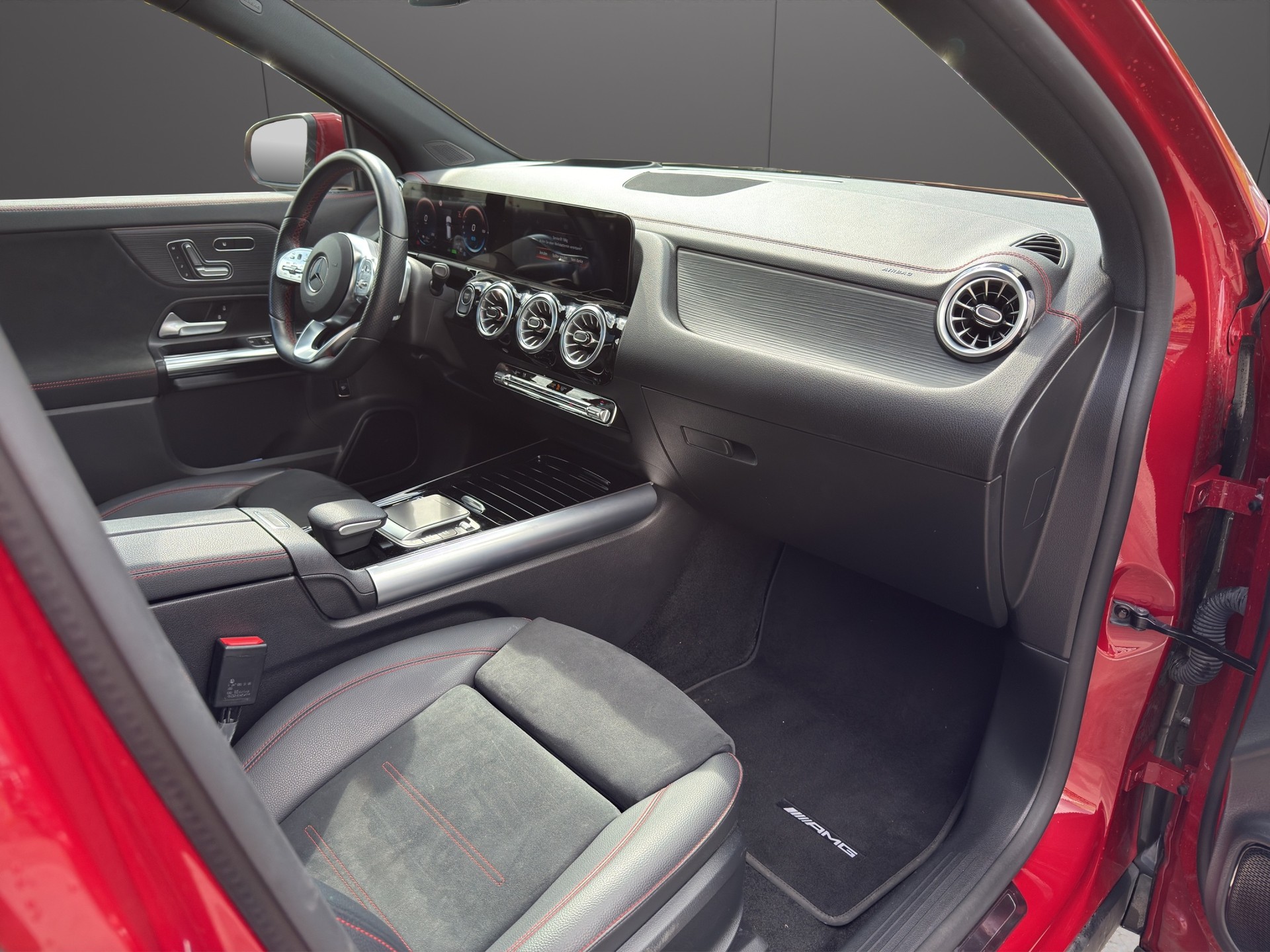 MERCEDES-BENZ EQA 350 AMG Line 4Matic * CH Fahrzeug *-image-12