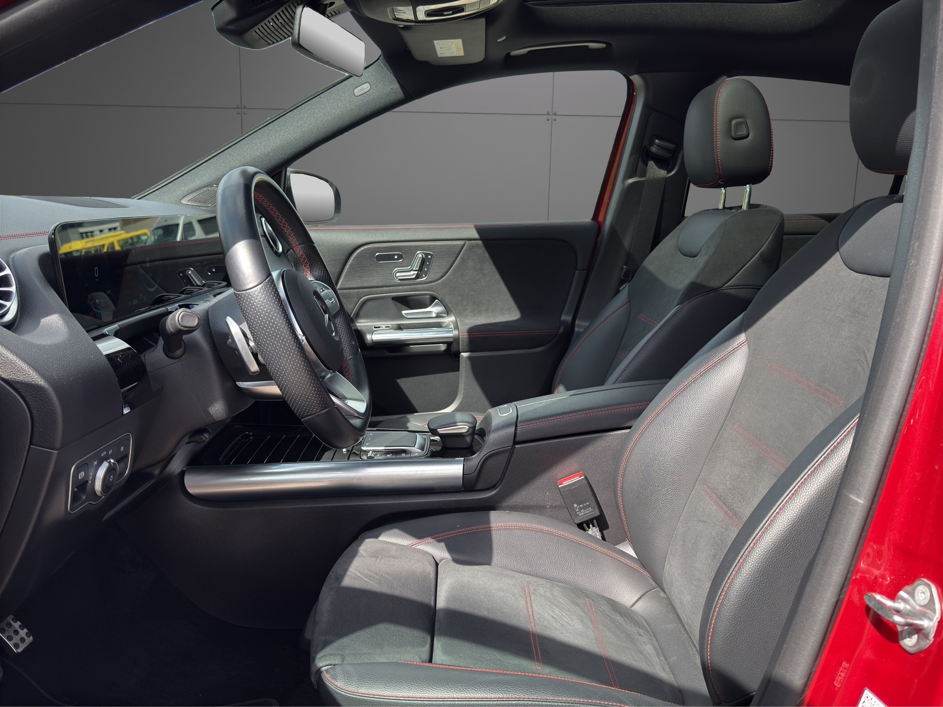 MERCEDES-BENZ EQA 350 AMG Line 4Matic * CH Fahrzeug *-image-8