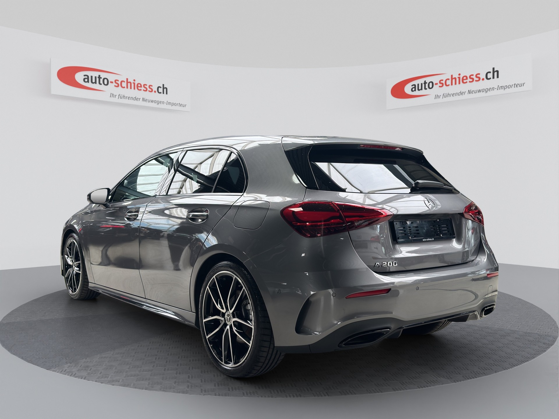 MERCEDES-BENZ A 200 AMG Line Night-showroom-element-2