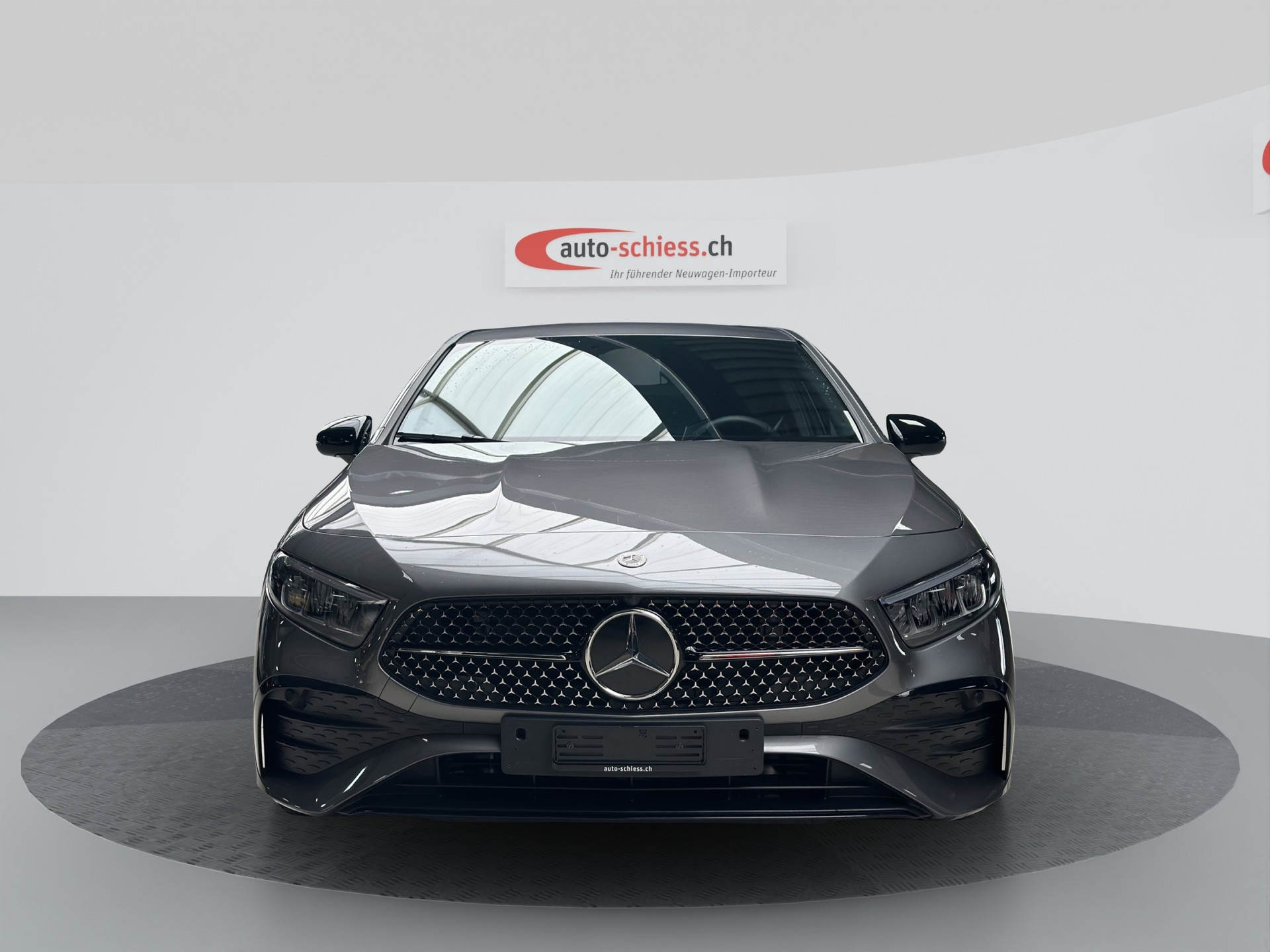 MERCEDES-BENZ A 200 AMG Line Night-showroom-element-1