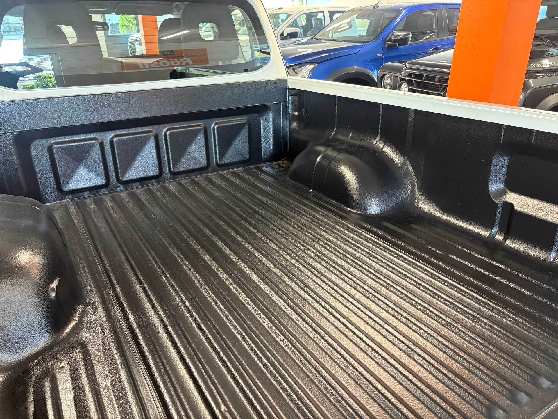 MITSUBISHI L 200 2.2 Value Club Cab-image-6