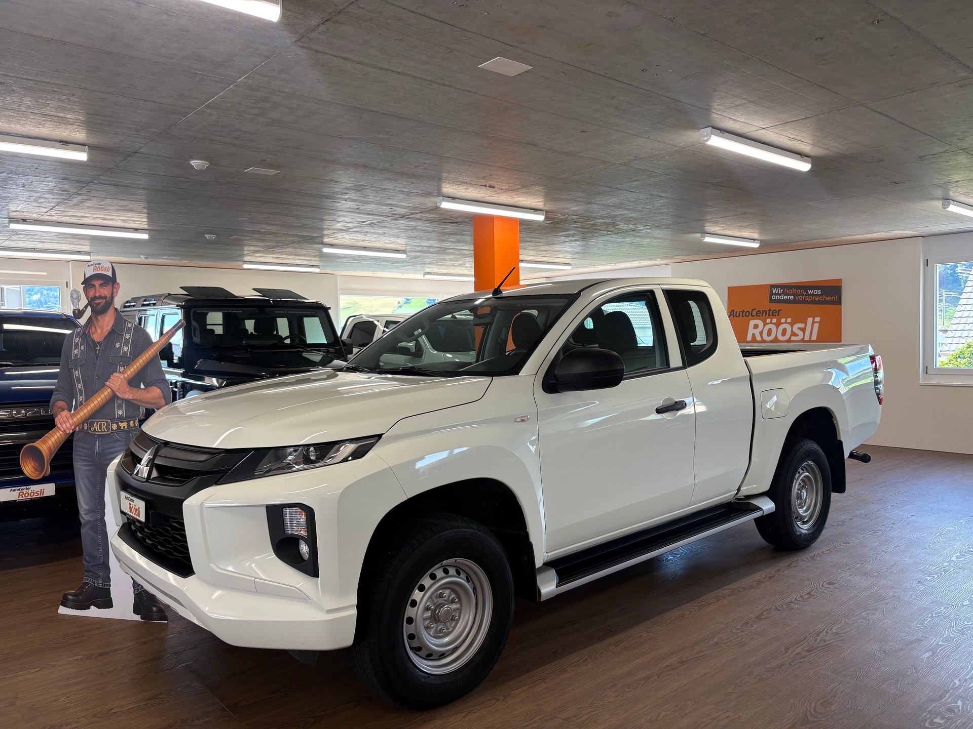 MITSUBISHI L 200 2.2 Value Club Cab-image-1