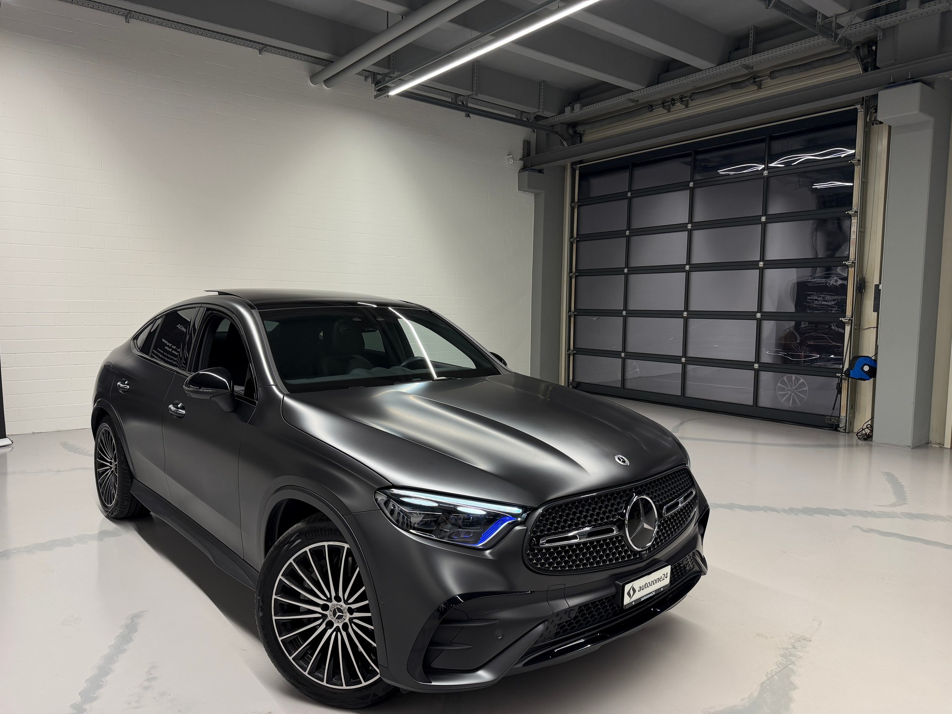 MERCEDES-BENZ GLC 300 AMG Line 4matic Coupé *CH-Auto*Sonderlackierung Manufaktur magno*Gratis Service*Werksgarantie bis 02.2027*-image-11